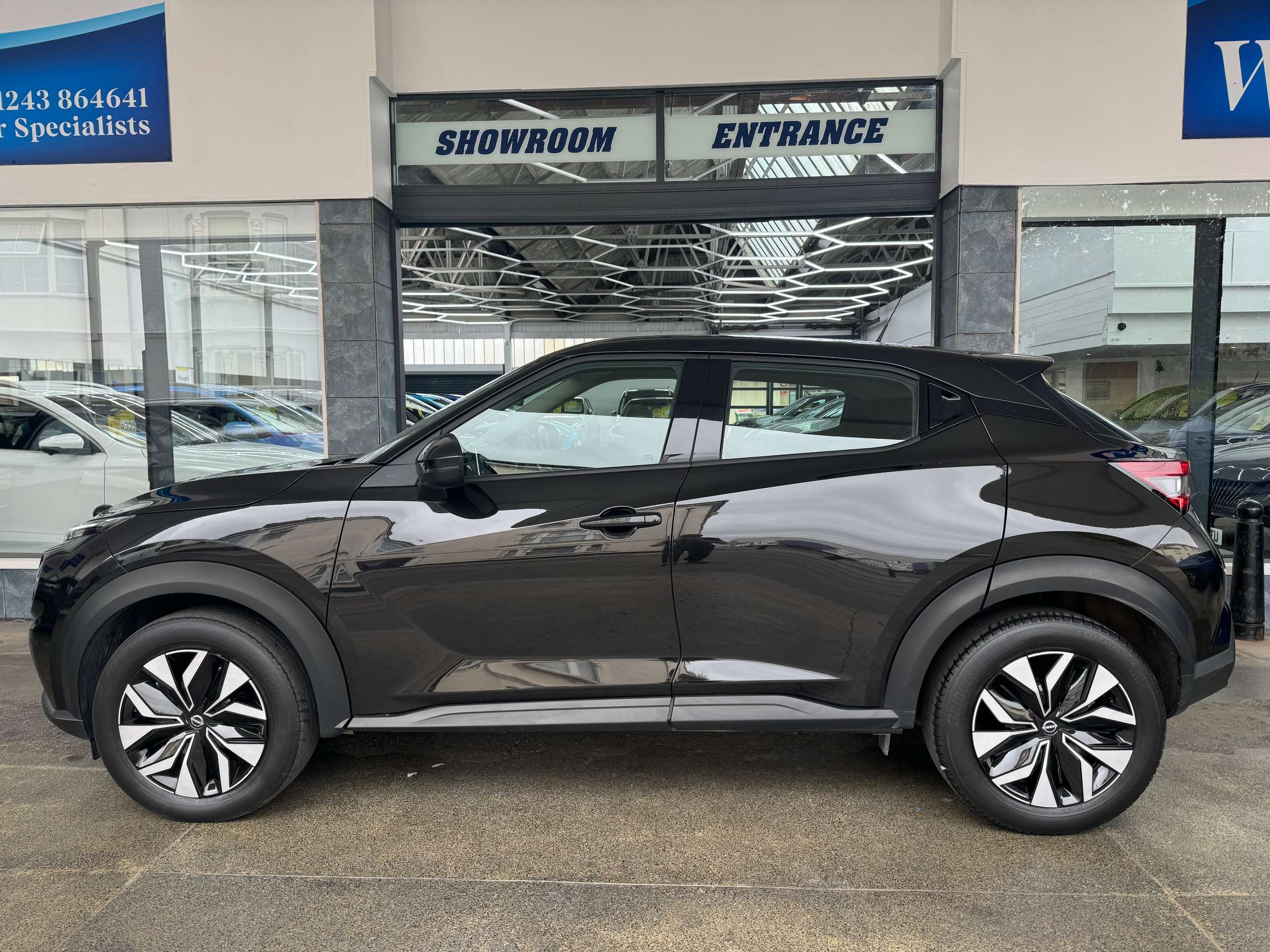 A 2022 NISSAN JUKE 1.0 DIG-T Acenta SUV Petrol DCT Auto Euro 6 (s/s) (114 ps) 5dr A 2022 NISSAN JUKE 1.0 DIG-T Acenta SUV Petrol DCT Auto Euro 6 (s/s) (114 ps) 5dr