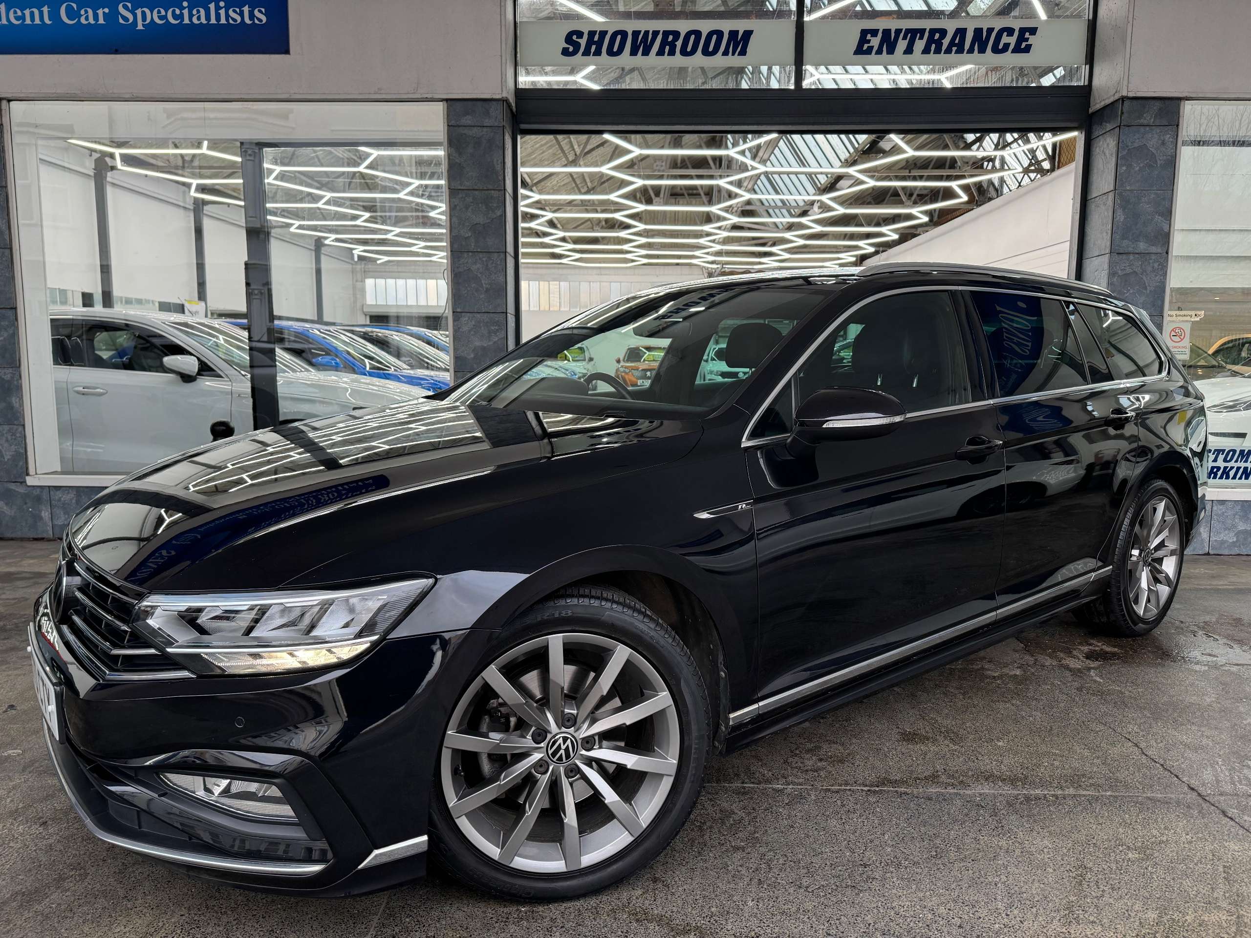 A 2020 VOLKSWAGEN PASSAT 2.0 TDI EVO R-Line Estate Diesel DSG Euro 6 (s/s) (150 ps) 5dr A 2020 VOLKSWAGEN PASSAT 2.0 TDI EVO R-Line Estate Diesel DSG Euro 6 (s/s) (150 ps) 5dr