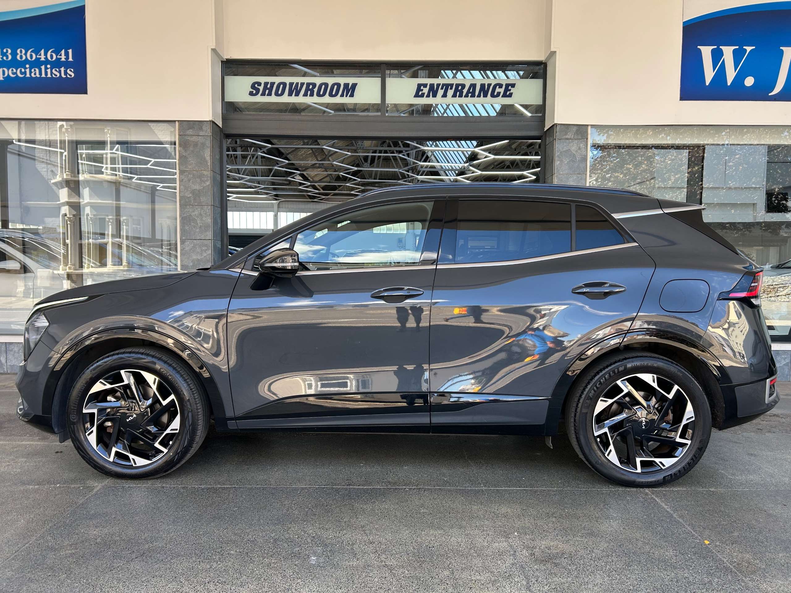 A 2023 KIA SPORTAGE 1.6 T-GDi 13.8kWh GT-Line SUV Petrol Plug-in Hybrid Auto AWD Euro 6 (s/s) (261 bhp) 5dr A 2023 KIA SPORTAGE 1.6 T-GDi 13.8kWh GT-Line SUV Petrol Plug-in Hybrid Auto AWD Euro 6 (s/s) (261 bhp) 5dr