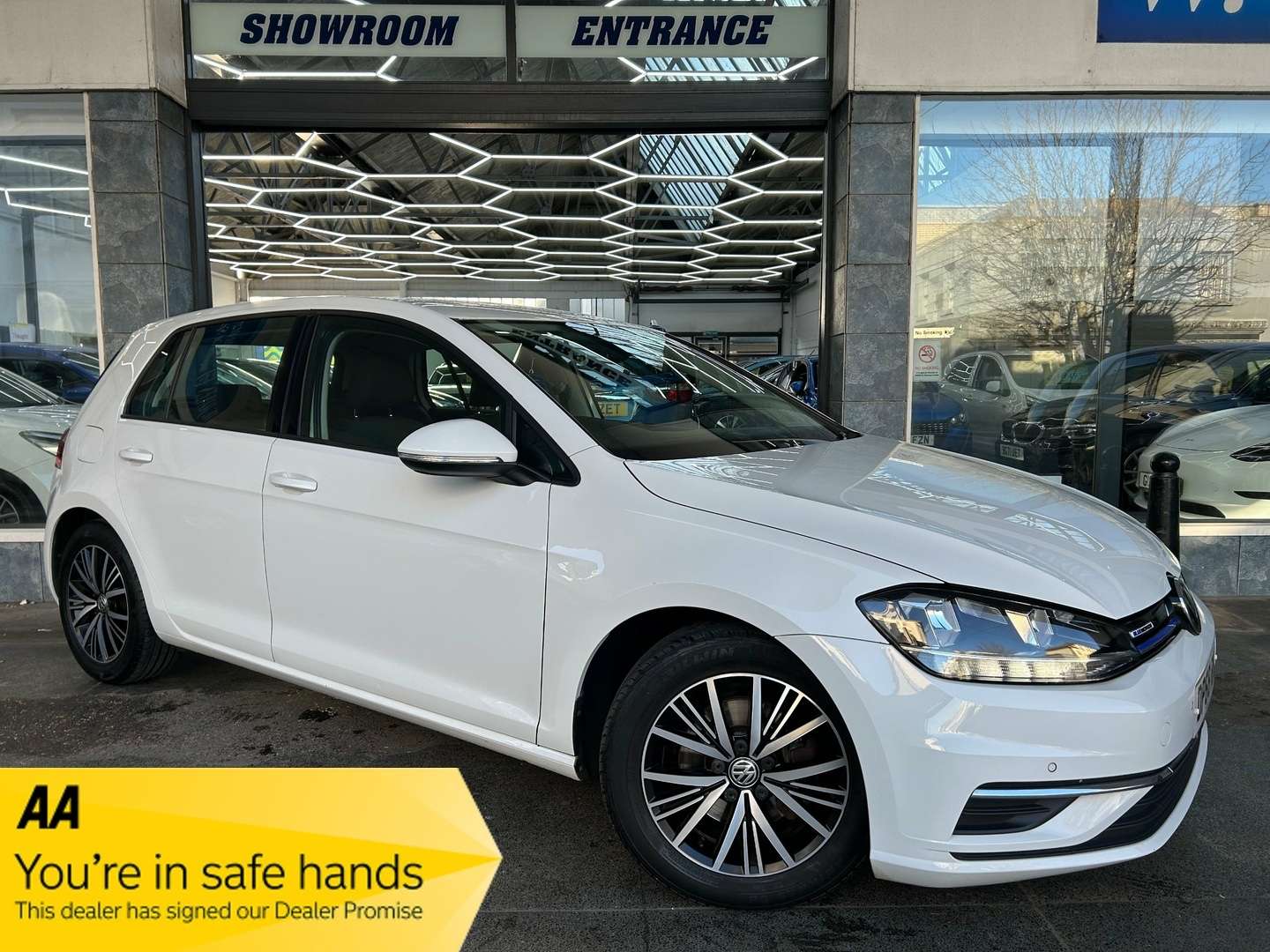 A 2018 VOLKSWAGEN GOLF 1.5 TSI EVO SE Nav Hatchback Petrol DSG Euro 6 (s/s) (130 ps) 5dr A 2018 VOLKSWAGEN GOLF 1.5 TSI EVO SE Nav Hatchback Petrol DSG Euro 6 (s/s) (130 ps) 5dr