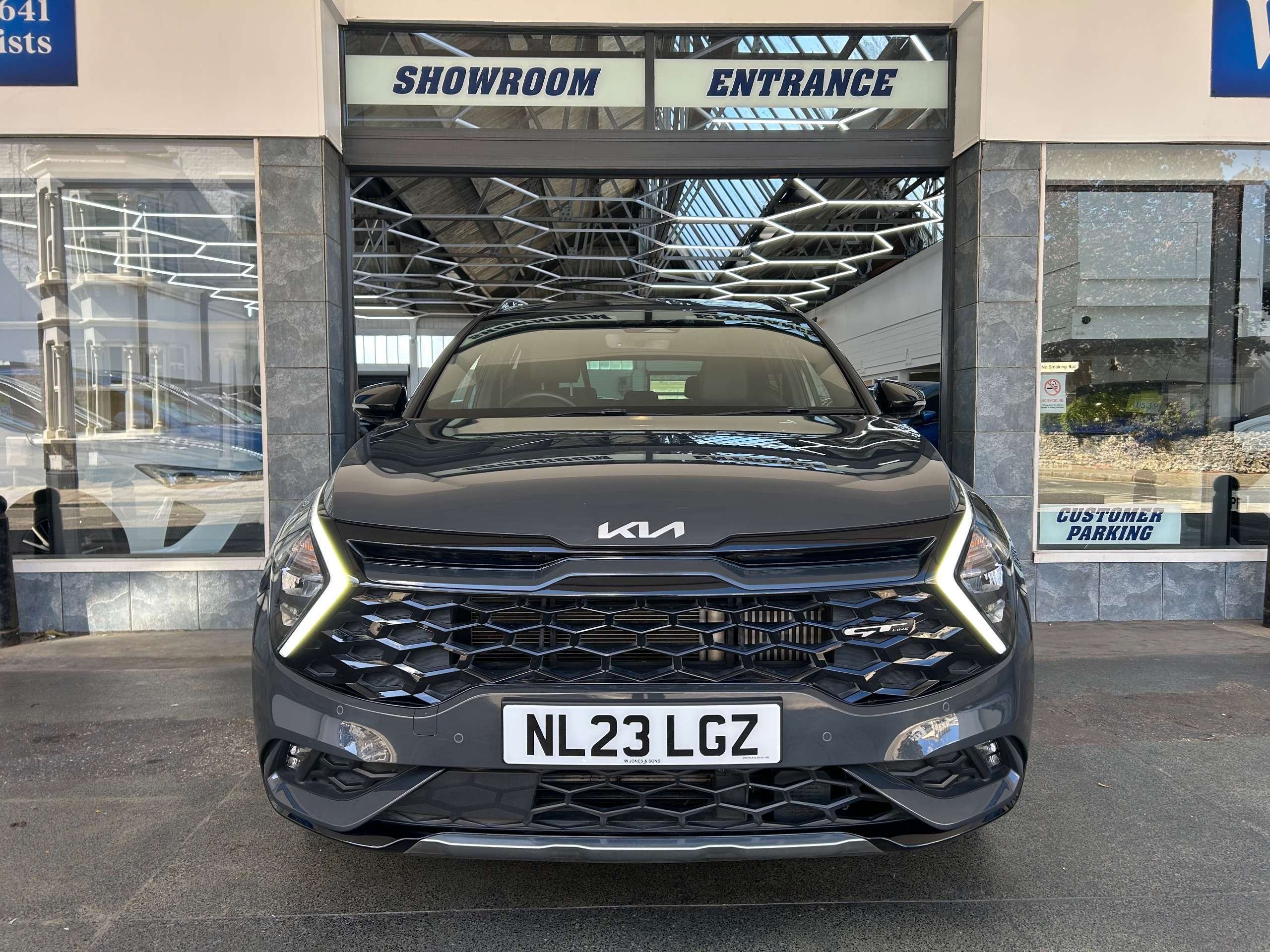 A 2023 KIA SPORTAGE 1.6 T-GDi 13.8kWh GT-Line SUV Petrol Plug-in Hybrid Auto AWD Euro 6 (s/s) (261 bhp) 5dr A 2023 KIA SPORTAGE 1.6 T-GDi 13.8kWh GT-Line SUV Petrol Plug-in Hybrid Auto AWD Euro 6 (s/s) (261 bhp) 5dr