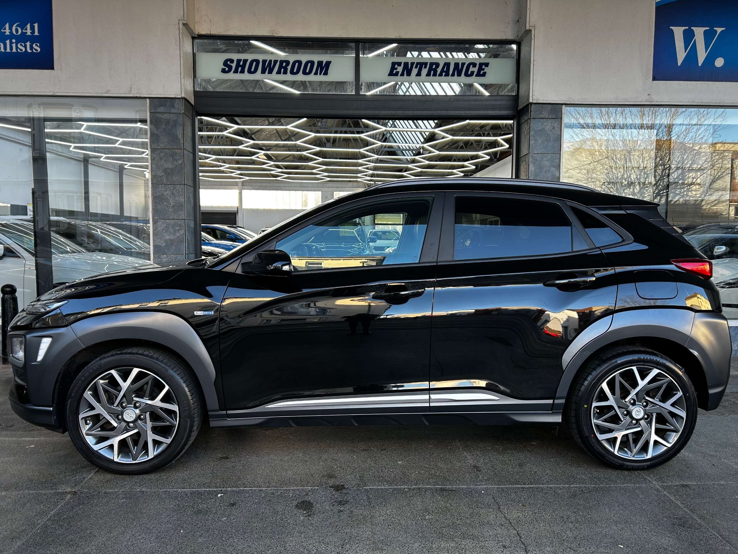 A 2020 HYUNDAI KONA 1.6 h-GDi Premium SE SUV Petrol Hybrid DCT Euro 6 (s/s) (141 ps) 5dr A 2020 HYUNDAI KONA 1.6 h-GDi Premium SE SUV Petrol Hybrid DCT Euro 6 (s/s) (141 ps) 5dr