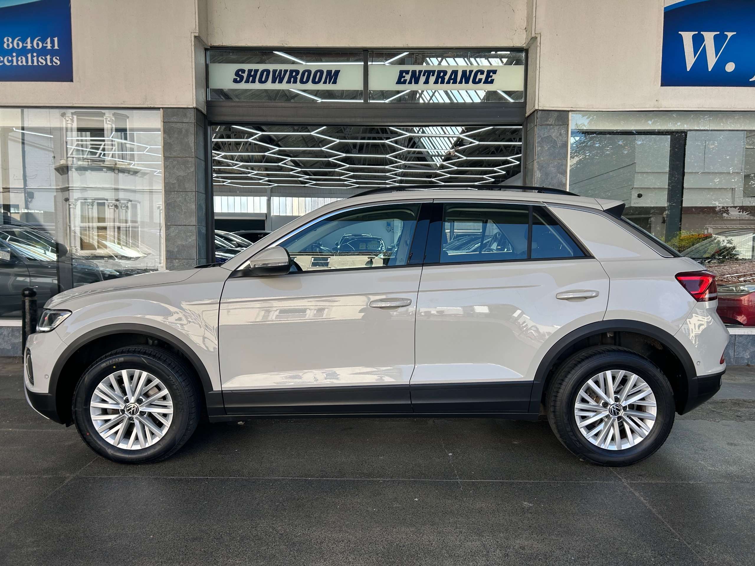 A 2024 VOLKSWAGEN T-ROC 1.5 TSI Life SUV Petrol Manual Euro 6 (s/s) (150 ps) 5dr A 2024 VOLKSWAGEN T-ROC 1.5 TSI Life SUV Petrol Manual Euro 6 (s/s) (150 ps) 5dr