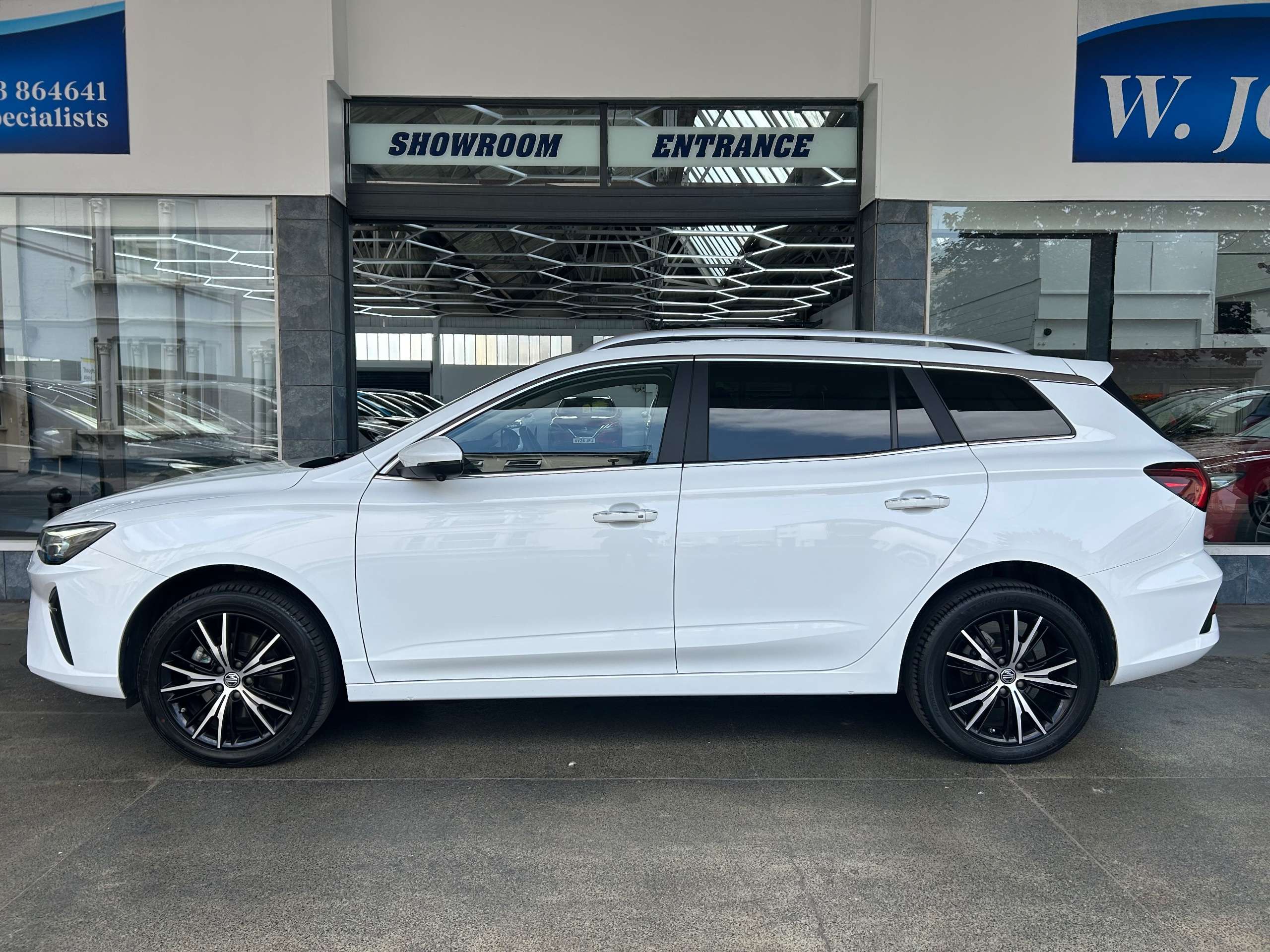 A 2022 MG MG5 61.1kWh Trophy Long Range Estate Electric Auto (156 ps) 5dr A 2022 MG MG5 61.1kWh Trophy Long Range Estate Electric Auto (156 ps) 5dr