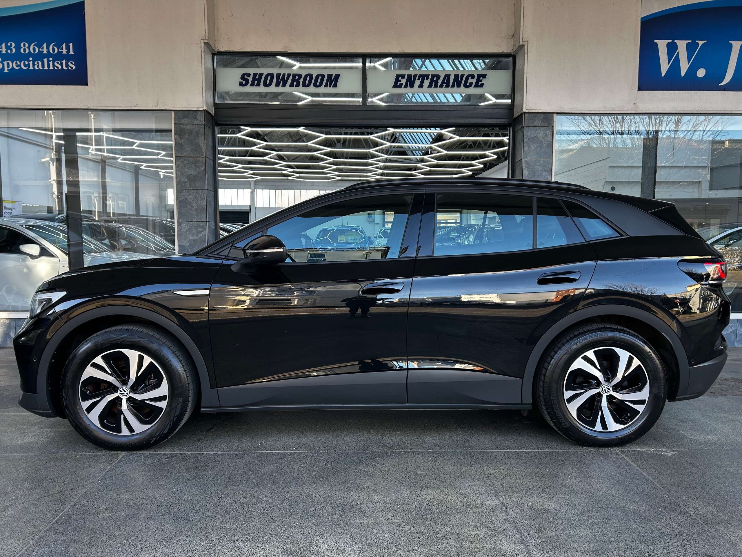 A 2022 VOLKSWAGEN ID.4 Pure 52kWh Life SUV Electric Auto (148 ps) 5dr A 2022 VOLKSWAGEN ID.4 Pure 52kWh Life SUV Electric Auto (148 ps) 5dr