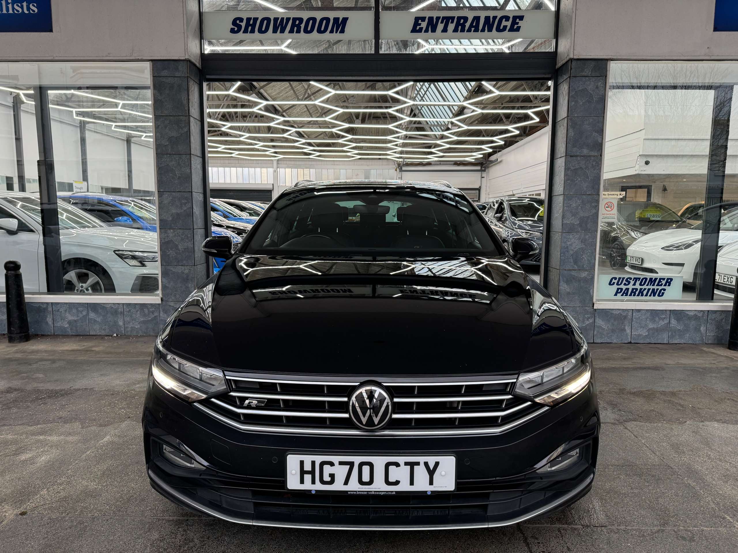 A 2020 VOLKSWAGEN PASSAT 2.0 TDI EVO R-Line Estate Diesel DSG Euro 6 (s/s) (150 ps) 5dr A 2020 VOLKSWAGEN PASSAT 2.0 TDI EVO R-Line Estate Diesel DSG Euro 6 (s/s) (150 ps) 5dr