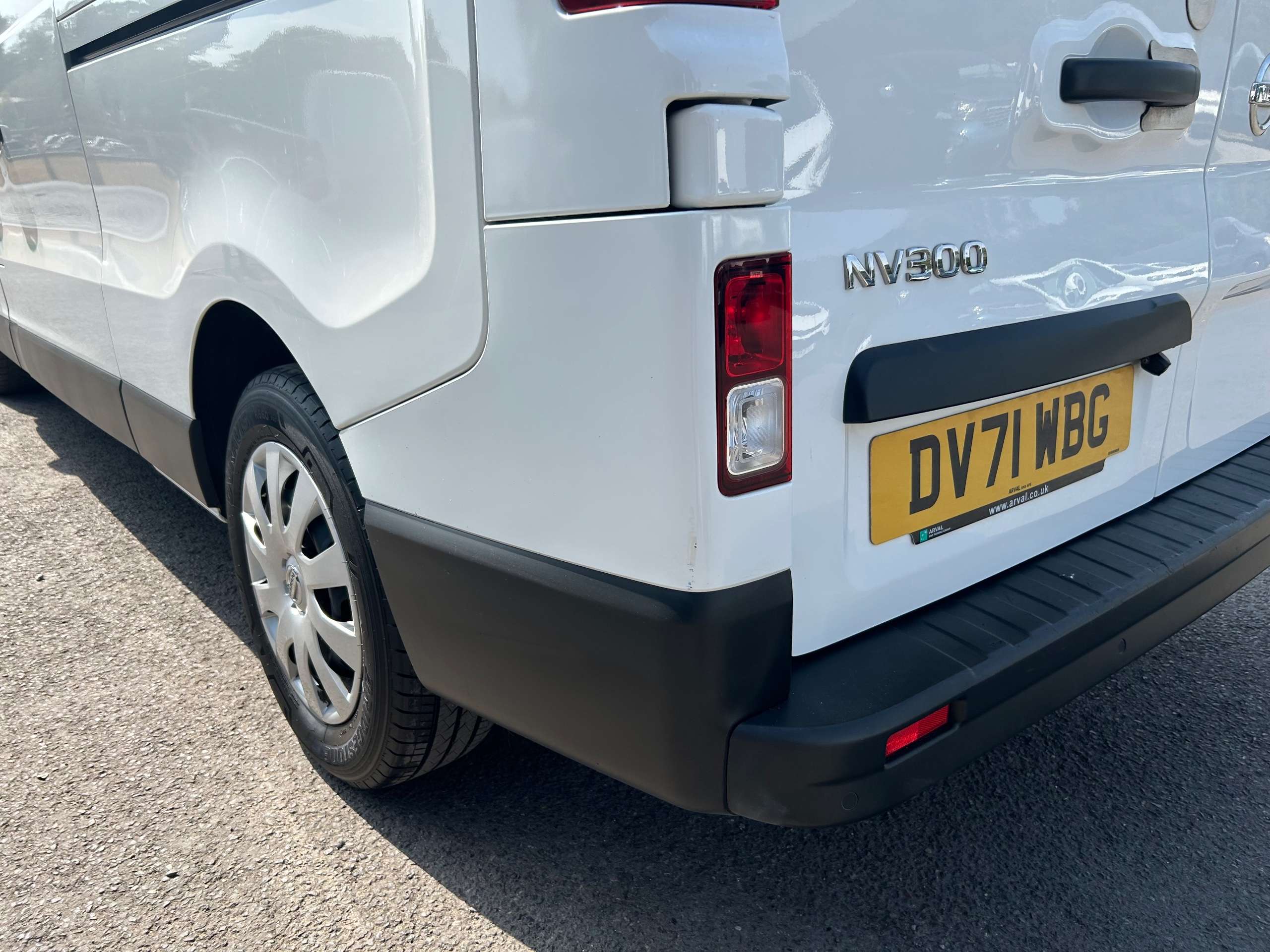 2021 NISSAN NV300 2021 NISSAN NV300