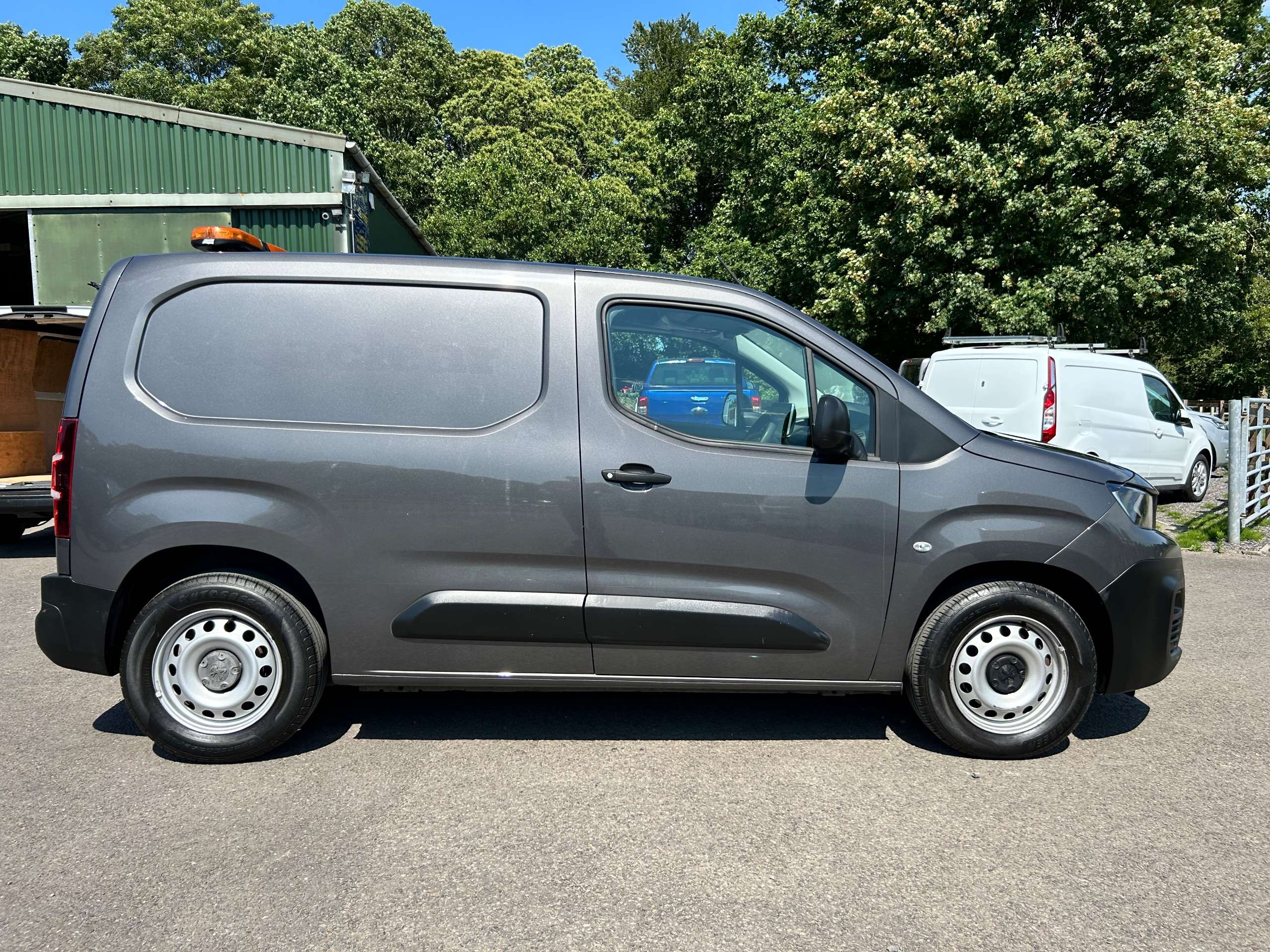 A 2020 PEUGEOT PARTNER 1.5 BlueHDi 1000 Professional Standard Panel Van 5dr Diesel Manual SWB Euro 6 (s/s) (130 bhp) A 2020 PEUGEOT PARTNER 1.5 BlueHDi 1000 Professional Standard Panel Van 5dr Diesel Manual SWB Euro 6 (s/s) (130 bhp)