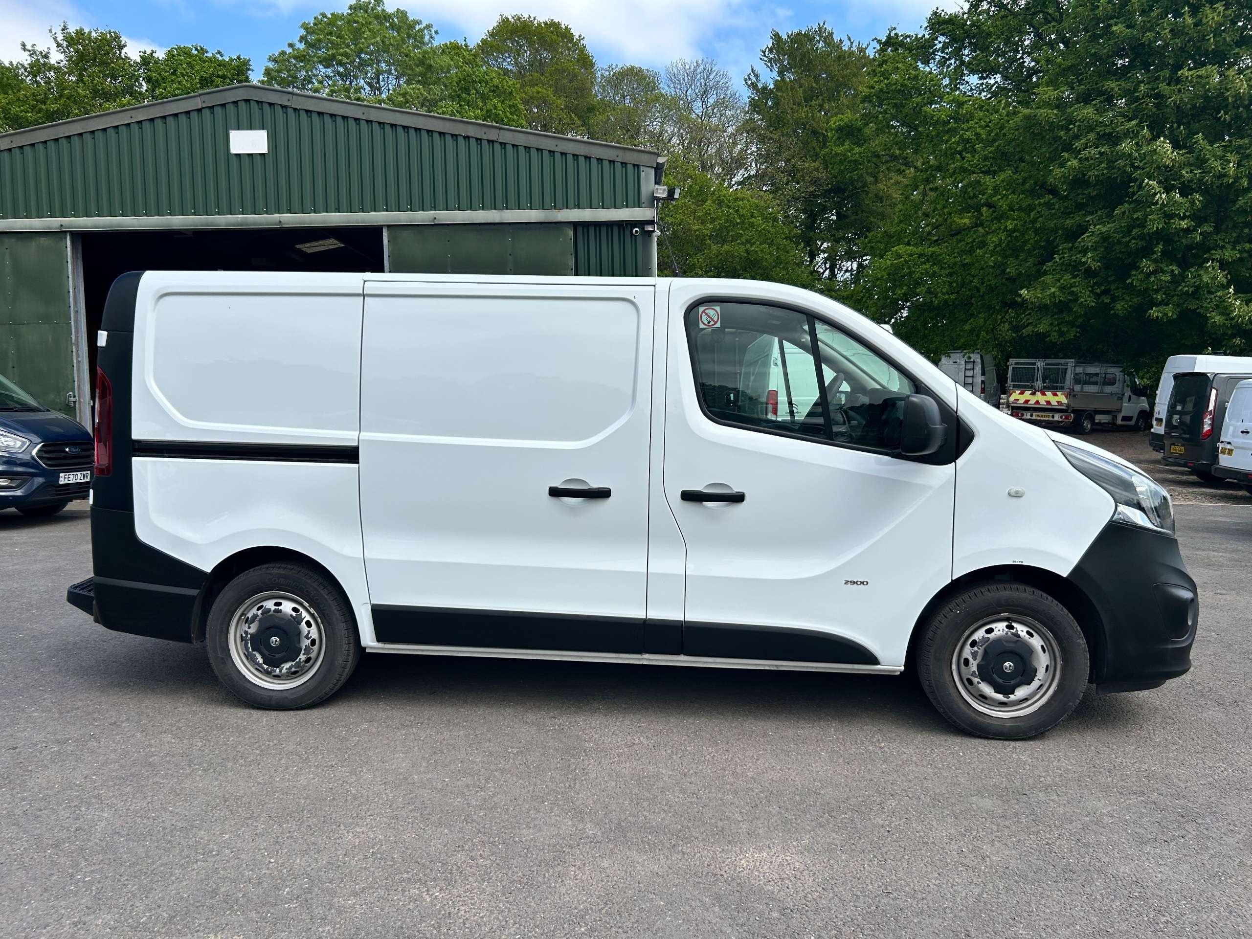 A 2016 VAUXHALL VIVARO 1.6 CDTi 2900 ecoFLEX Panel Van 5dr Diesel Manual L1 H1 Euro 5 (s/s) (90 ps) A 2016 VAUXHALL VIVARO 1.6 CDTi 2900 ecoFLEX Panel Van 5dr Diesel Manual L1 H1 Euro 5 (s/s) (90 ps)