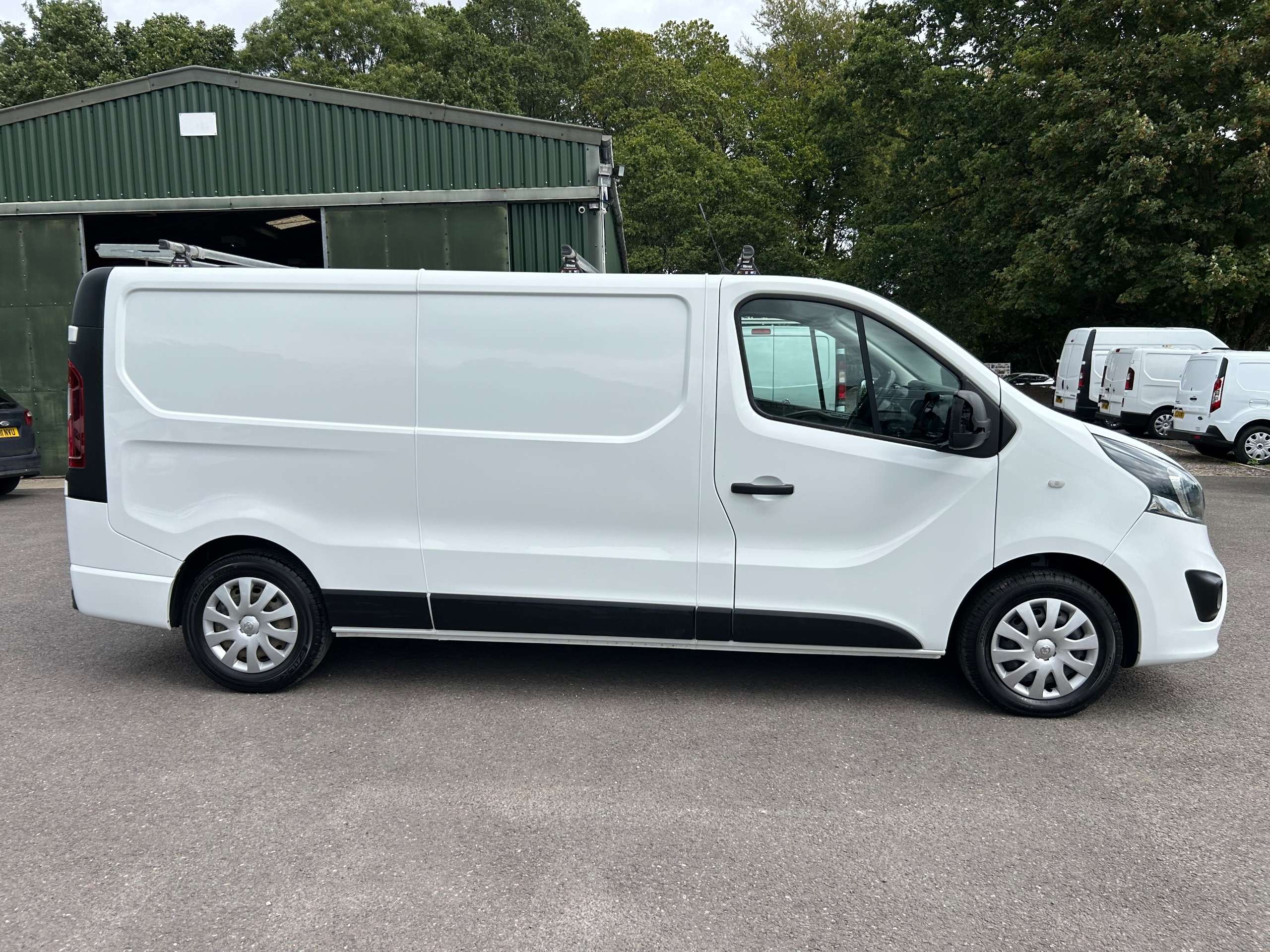 A 2019 VAUXHALL VIVARO 1.6 CDTi 2900 Sportive Panel Van 5dr Diesel Manual L2 H1 Euro 6 (120 ps) A 2019 VAUXHALL VIVARO 1.6 CDTi 2900 Sportive Panel Van 5dr Diesel Manual L2 H1 Euro 6 (120 ps)
