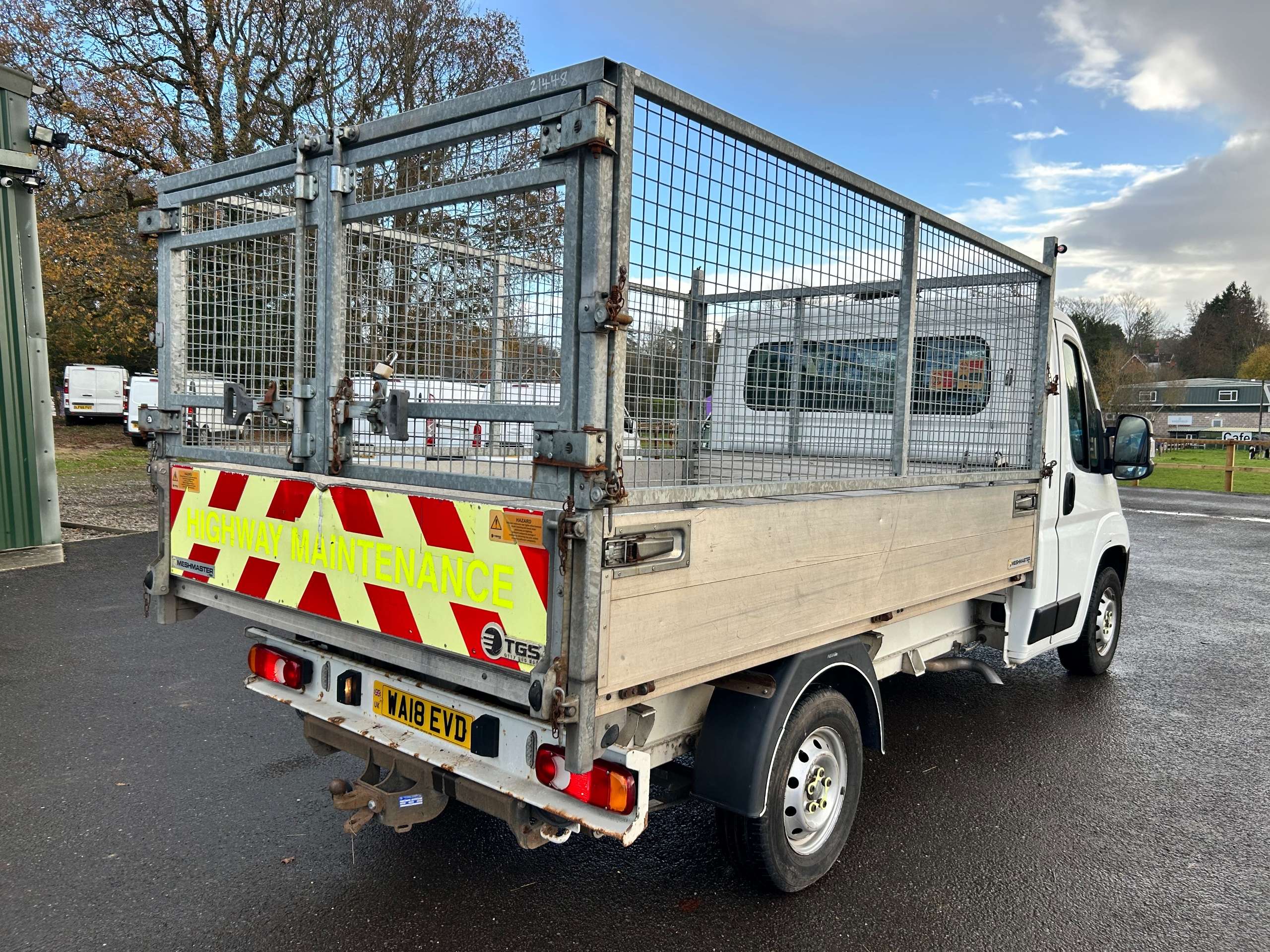A 2018 CITROEN RELAY 2.0 BlueHDi 35 Chassis Cab, caged Tipper,2dr Diesel Manual L2 Euro 6 (130 ps) A 2018 CITROEN RELAY 2.0 BlueHDi 35 Chassis Cab, caged Tipper,2dr Diesel Manual L2 Euro 6 (130 ps)