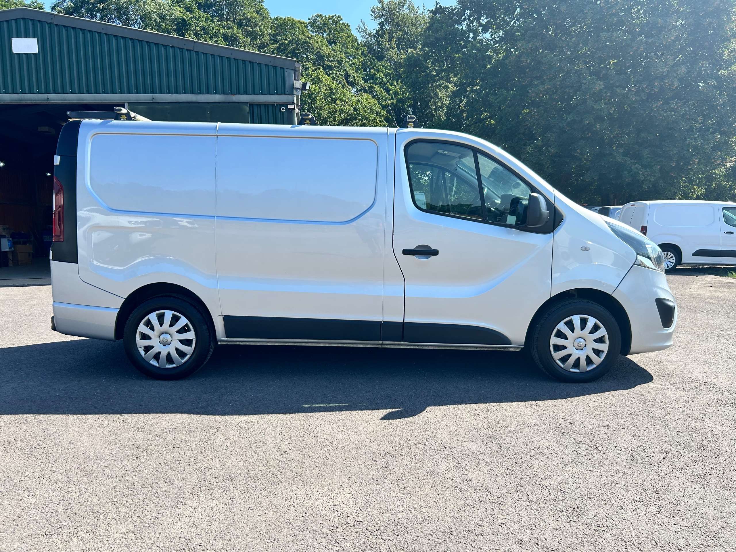A 2019 VAUXHALL VIVARO 1.6 CDTi 2900 Sportive Panel Van 5dr Diesel Manual L1 H1 Euro 6 (120 ps) A 2019 VAUXHALL VIVARO 1.6 CDTi 2900 Sportive Panel Van 5dr Diesel Manual L1 H1 Euro 6 (120 ps)