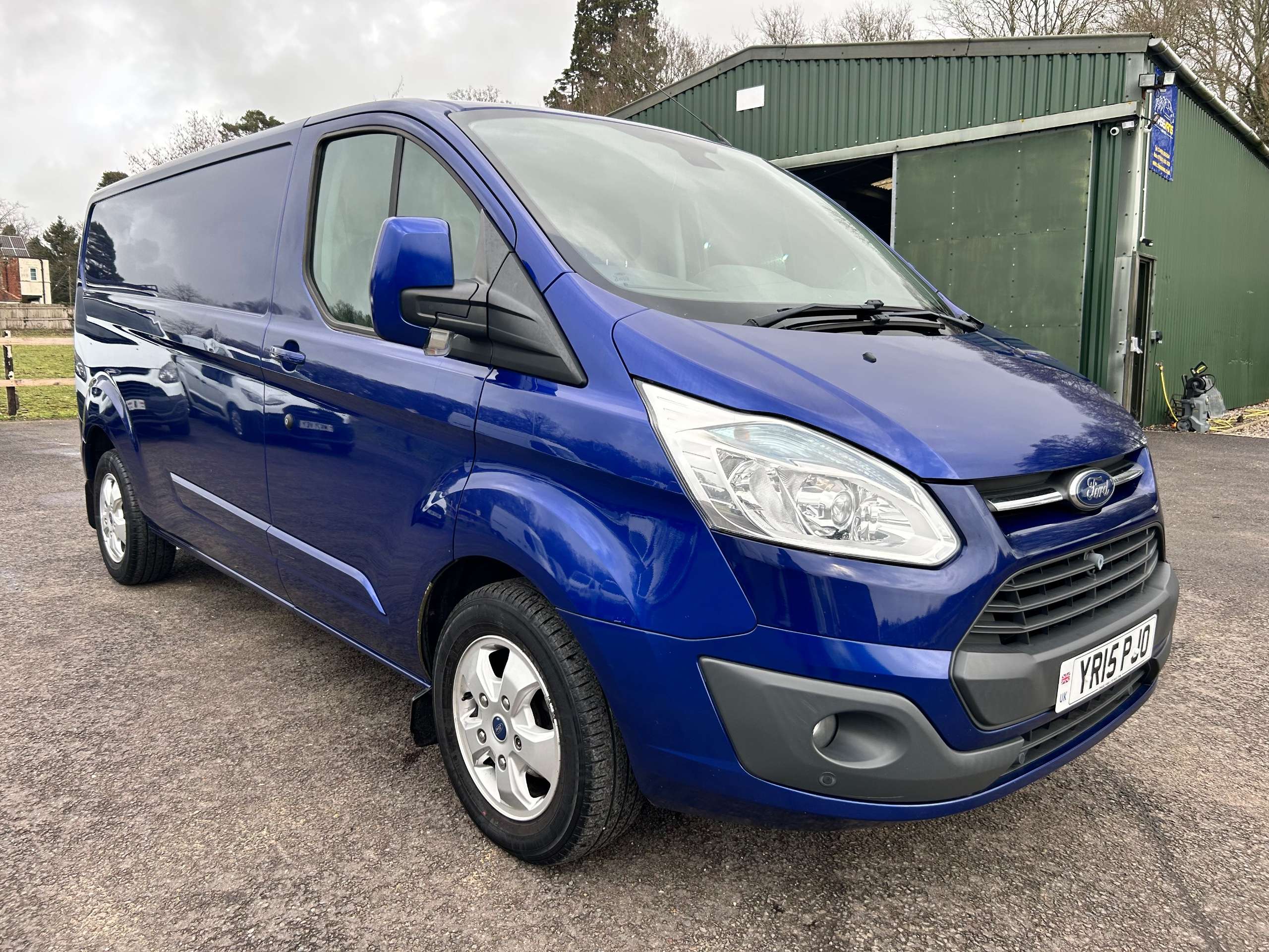 A 2015 FORD TRANSIT CUSTOM 2.2 TDCi 290 Limited Panel Van 5dr Diesel Manual L2 H1 (186 g/km, 123 bhp) A 2015 FORD TRANSIT CUSTOM 2.2 TDCi 290 Limited Panel Van 5dr Diesel Manual L2 H1 (186 g/km, 123 bhp)