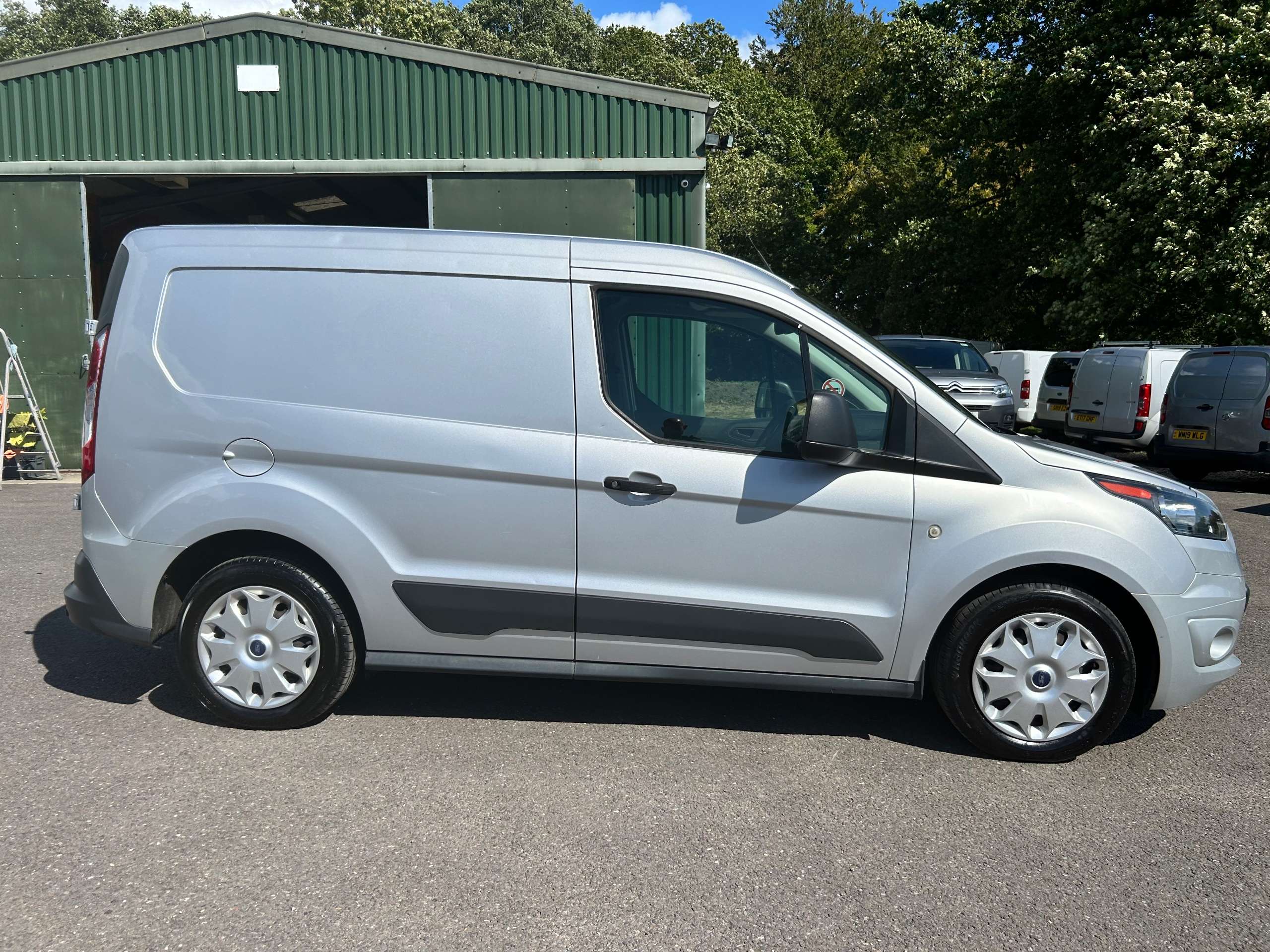 A 2018 FORD TRANSIT CONNECT 1.5 TDCi 200 Trend Panel Van 5dr Diesel Manual L1 H1 (120 g/km, 74 bhp) A 2018 FORD TRANSIT CONNECT 1.5 TDCi 200 Trend Panel Van 5dr Diesel Manual L1 H1 (120 g/km, 74 bhp)