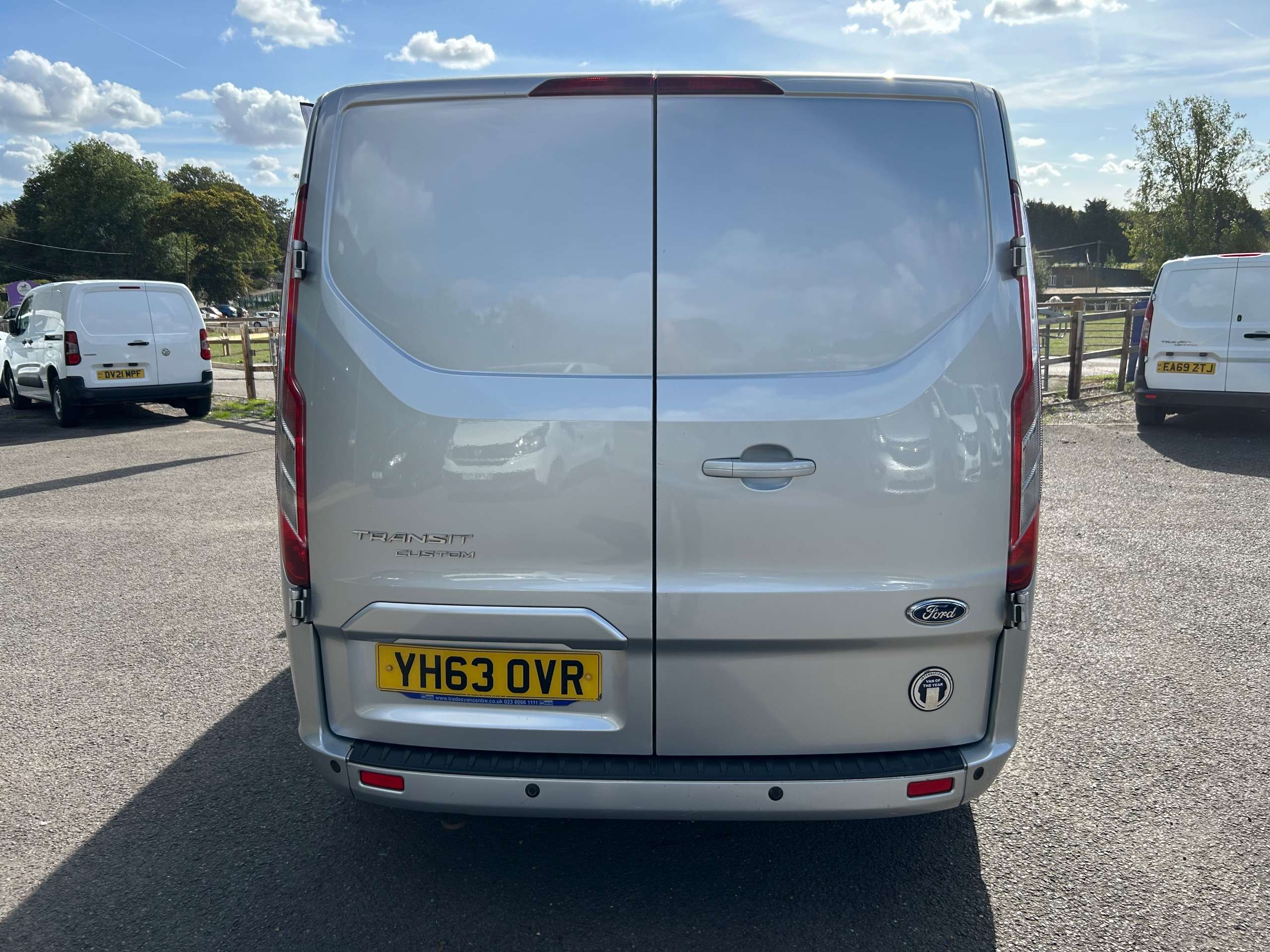 A 2013 FORD TRANSIT CUSTOM 2.2 TDCi 310 Limited Chassis Double Cab 6dr Diesel Manual L2 H1 (191 g/km, 153 bhp) A 2013 FORD TRANSIT CUSTOM 2.2 TDCi 310 Limited Chassis Double Cab 6dr Diesel Manual L2 H1 (191 g/km, 153 bhp)