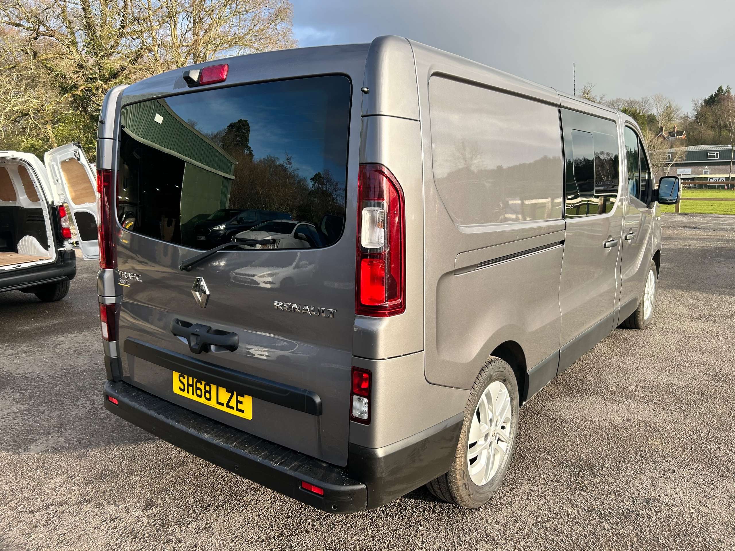 A 2018 RENAULT TRAFIC 1.6 dCi ENERGY 29 Sport Nav Crew Van Double Cab 6dr Diesel Manual LWB Euro 6 (s/s) (125 ps) A 2018 RENAULT TRAFIC 1.6 dCi ENERGY 29 Sport Nav Crew Van Double Cab 6dr Diesel Manual LWB Euro 6 (s/s) (125 ps)