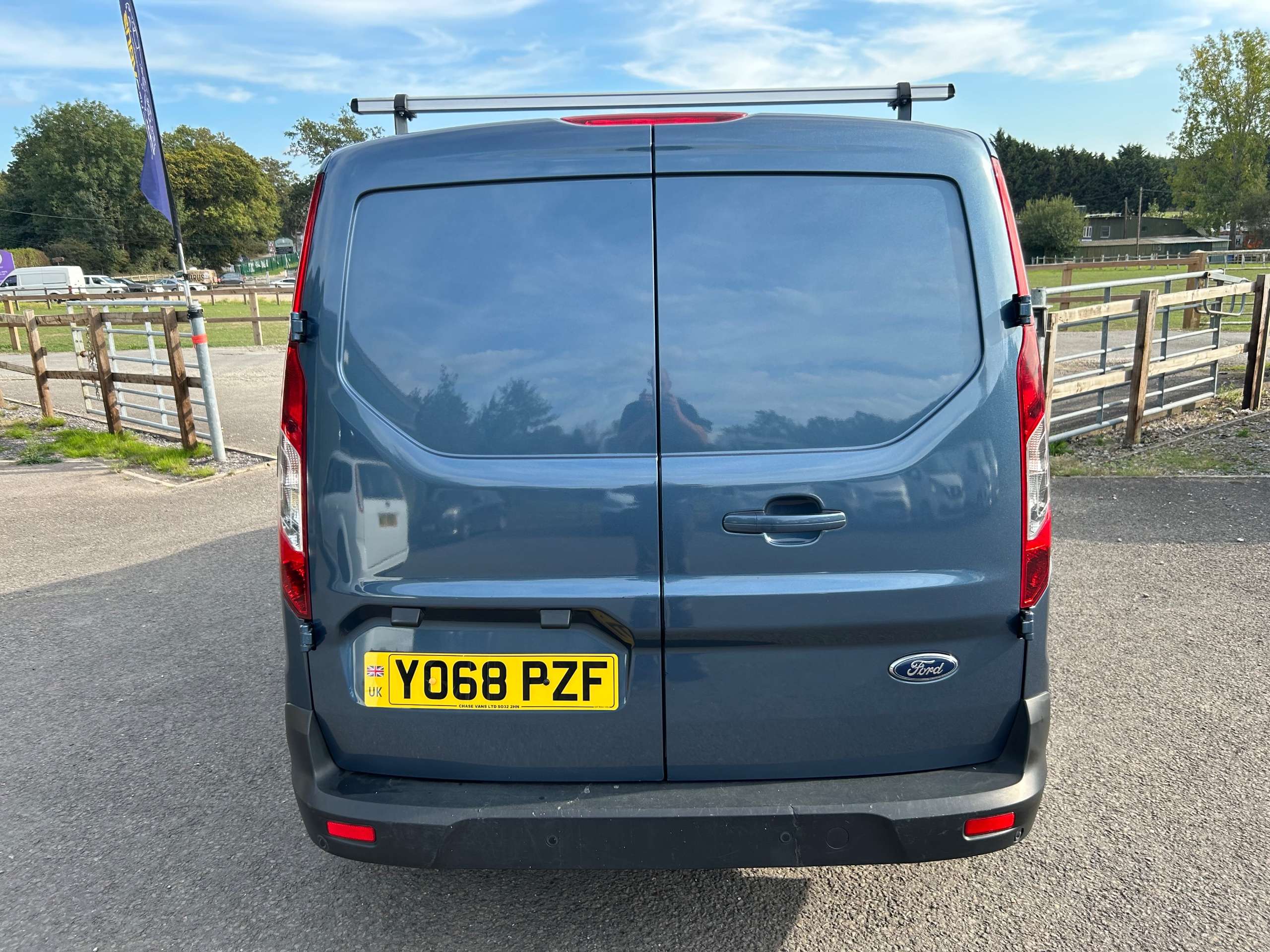 A 2018 FORD TRANSIT CONNECT 1.5 200 EcoBlue Limited Panel Van 5dr Diesel Auto L1 Euro 6 (s/s) (120 ps) A 2018 FORD TRANSIT CONNECT 1.5 200 EcoBlue Limited Panel Van 5dr Diesel Auto L1 Euro 6 (s/s) (120 ps)