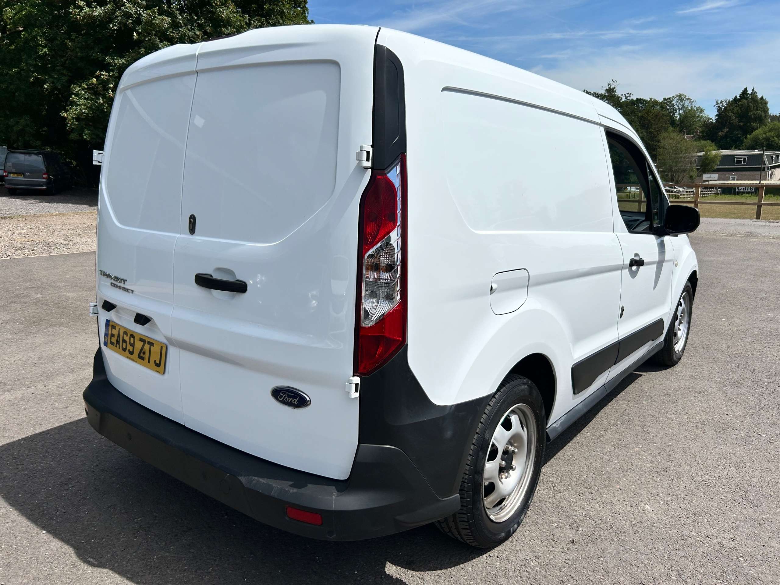 A 2020 FORD TRANSIT CONNECT 1.5 220 EcoBlue Leader Panel Van 5dr Diesel Manual L1 Euro 6 (s/s) (75 ps) A 2020 FORD TRANSIT CONNECT 1.5 220 EcoBlue Leader Panel Van 5dr Diesel Manual L1 Euro 6 (s/s) (75 ps)