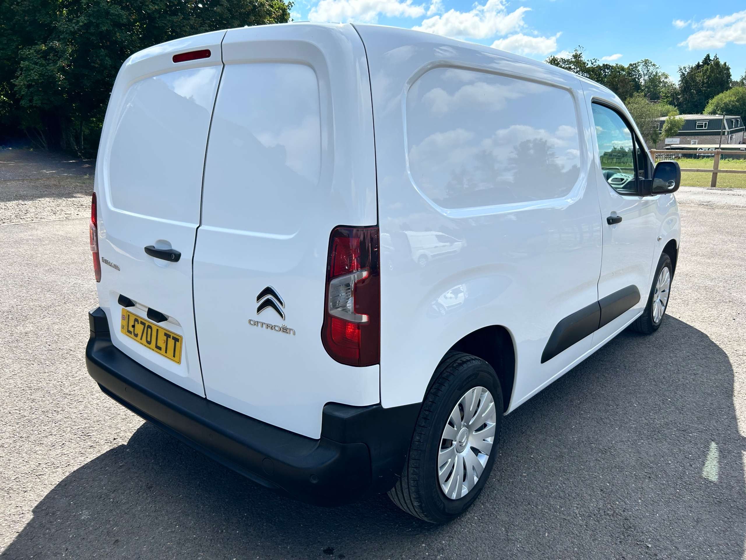 A 2020 CITROEN BERLINGO 1.5 BlueHDi 650 Enterprise M Panel Van 5dr Diesel Manual SWB Euro 6 (s/s) (75 ps) A 2020 CITROEN BERLINGO 1.5 BlueHDi 650 Enterprise M Panel Van 5dr Diesel Manual SWB Euro 6 (s/s) (75 ps)