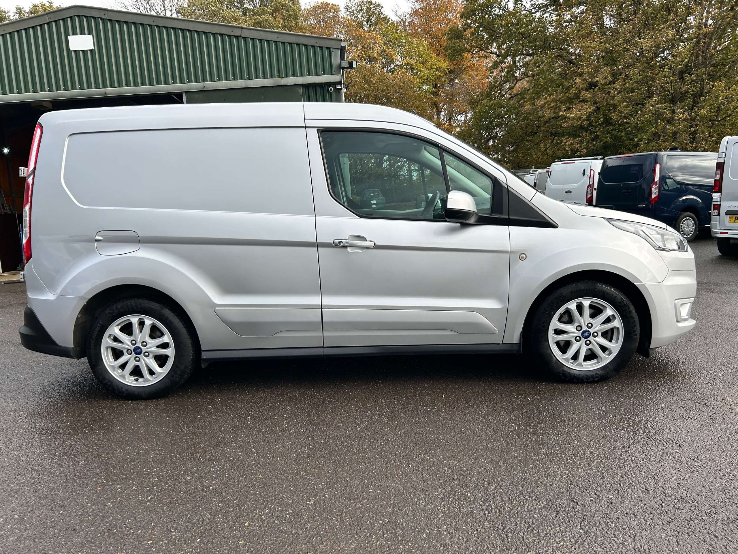 A 2019 FORD TRANSIT CONNECT 1.5 200 EcoBlue Limited Panel Van 5dr Diesel Manual L1 Euro 6 (s/s) (120 ps) A 2019 FORD TRANSIT CONNECT 1.5 200 EcoBlue Limited Panel Van 5dr Diesel Manual L1 Euro 6 (s/s) (120 ps)