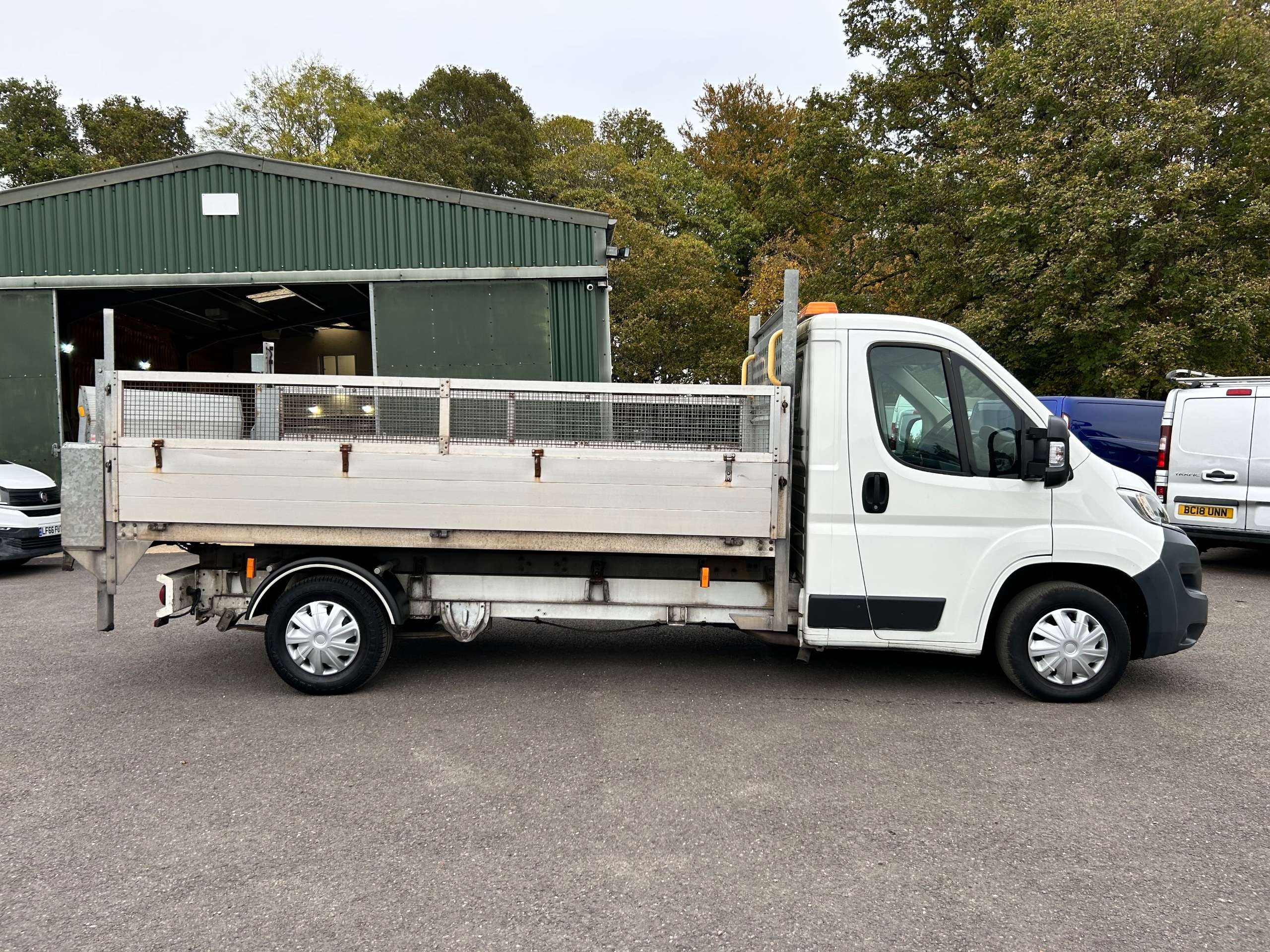 A 2017 CITROEN RELAY 2.0 BlueHDi 35 Chassis Cab 2dr Diesel Manual L3 Euro 6 (130 ps) Dropside tipper A 2017 CITROEN RELAY 2.0 BlueHDi 35 Chassis Cab 2dr Diesel Manual L3 Euro 6 (130 ps) Dropside tipper