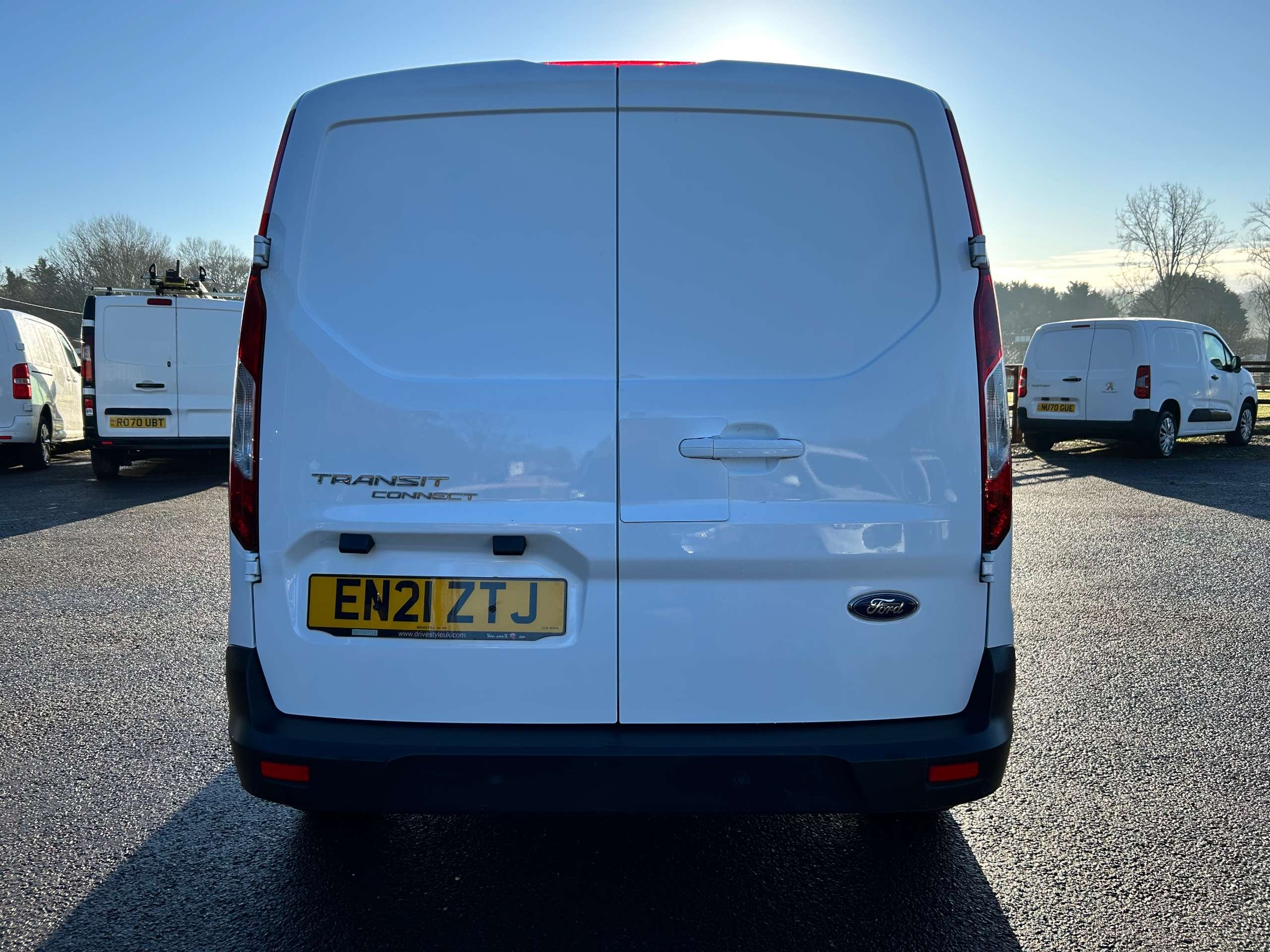 A 2021 FORD TRANSIT CONNECT 1.5 200 EcoBlue Limited Panel Van 5dr Diesel Manual L1 Euro 6 (s/s) (120 ps) A 2021 FORD TRANSIT CONNECT 1.5 200 EcoBlue Limited Panel Van 5dr Diesel Manual L1 Euro 6 (s/s) (120 ps)