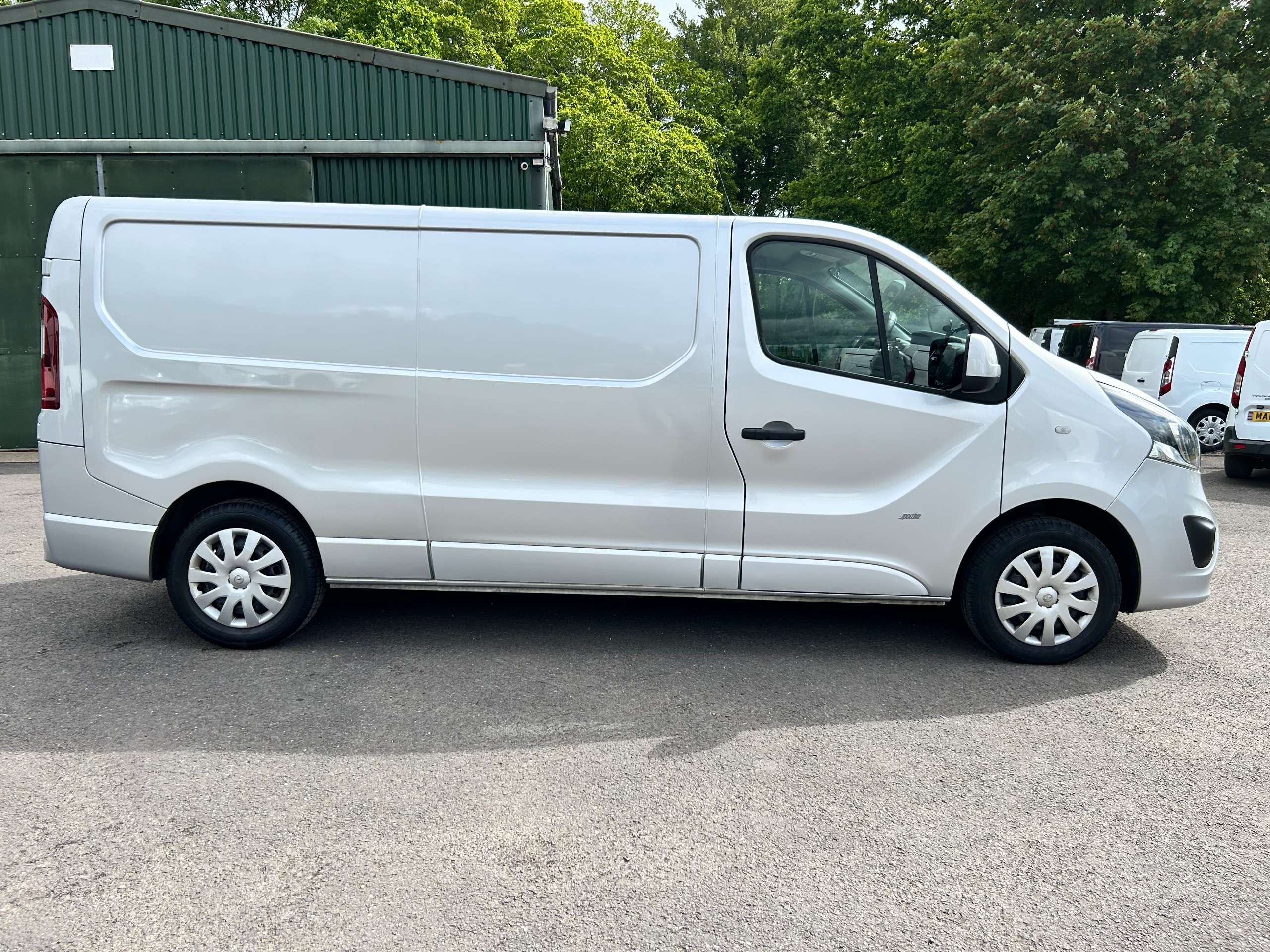 A 2017 VAUXHALL VIVARO 1.6 CDTi 2900 Sportive Panel Van 5dr Diesel Manual L2 H1 Euro 6 (120 ps) A 2017 VAUXHALL VIVARO 1.6 CDTi 2900 Sportive Panel Van 5dr Diesel Manual L2 H1 Euro 6 (120 ps)