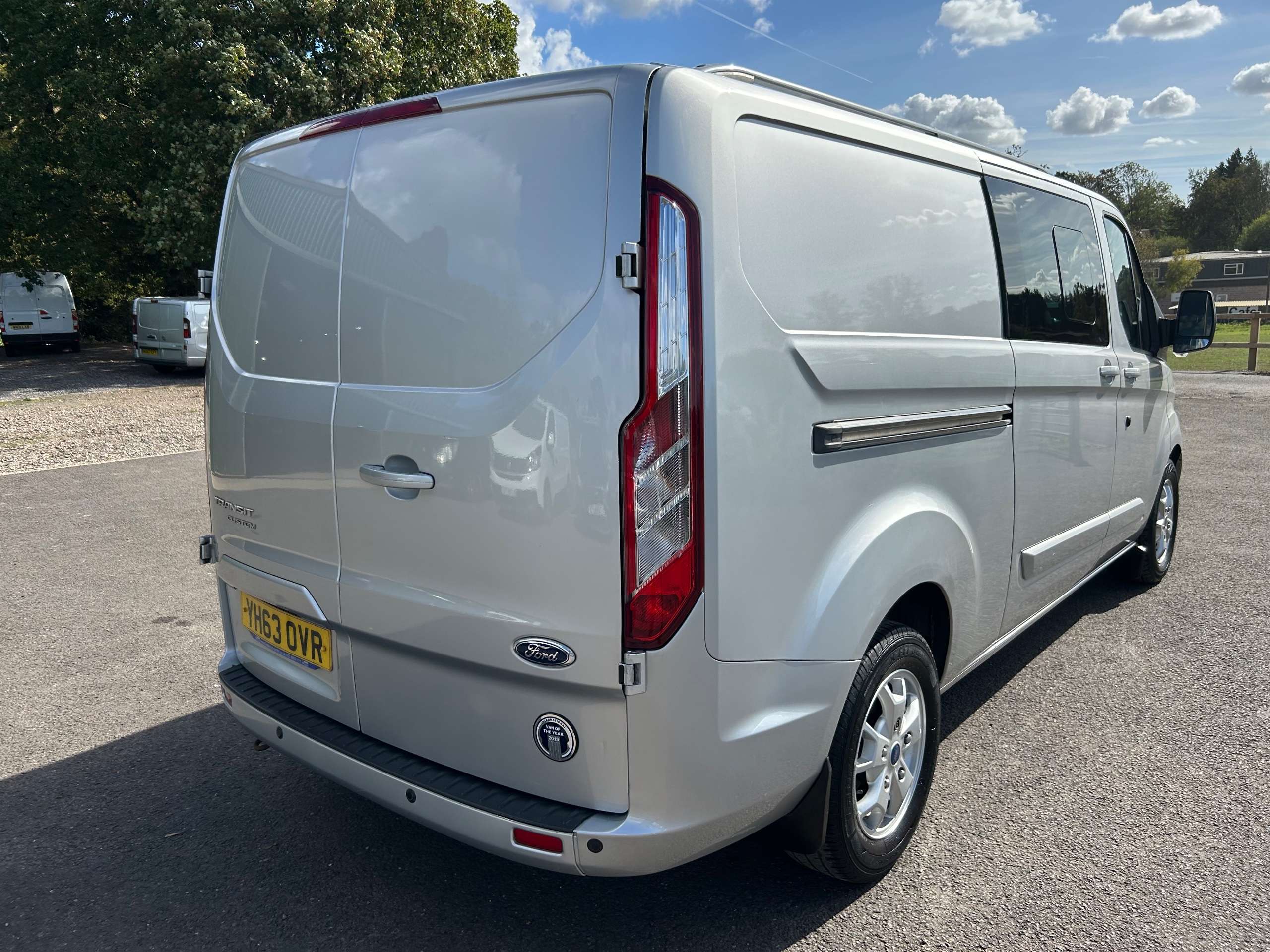 A 2013 FORD TRANSIT CUSTOM 2.2 TDCi 310 Limited Chassis Double Cab 6dr Diesel Manual L2 H1 (191 g/km, 153 bhp) A 2013 FORD TRANSIT CUSTOM 2.2 TDCi 310 Limited Chassis Double Cab 6dr Diesel Manual L2 H1 (191 g/km, 153 bhp)