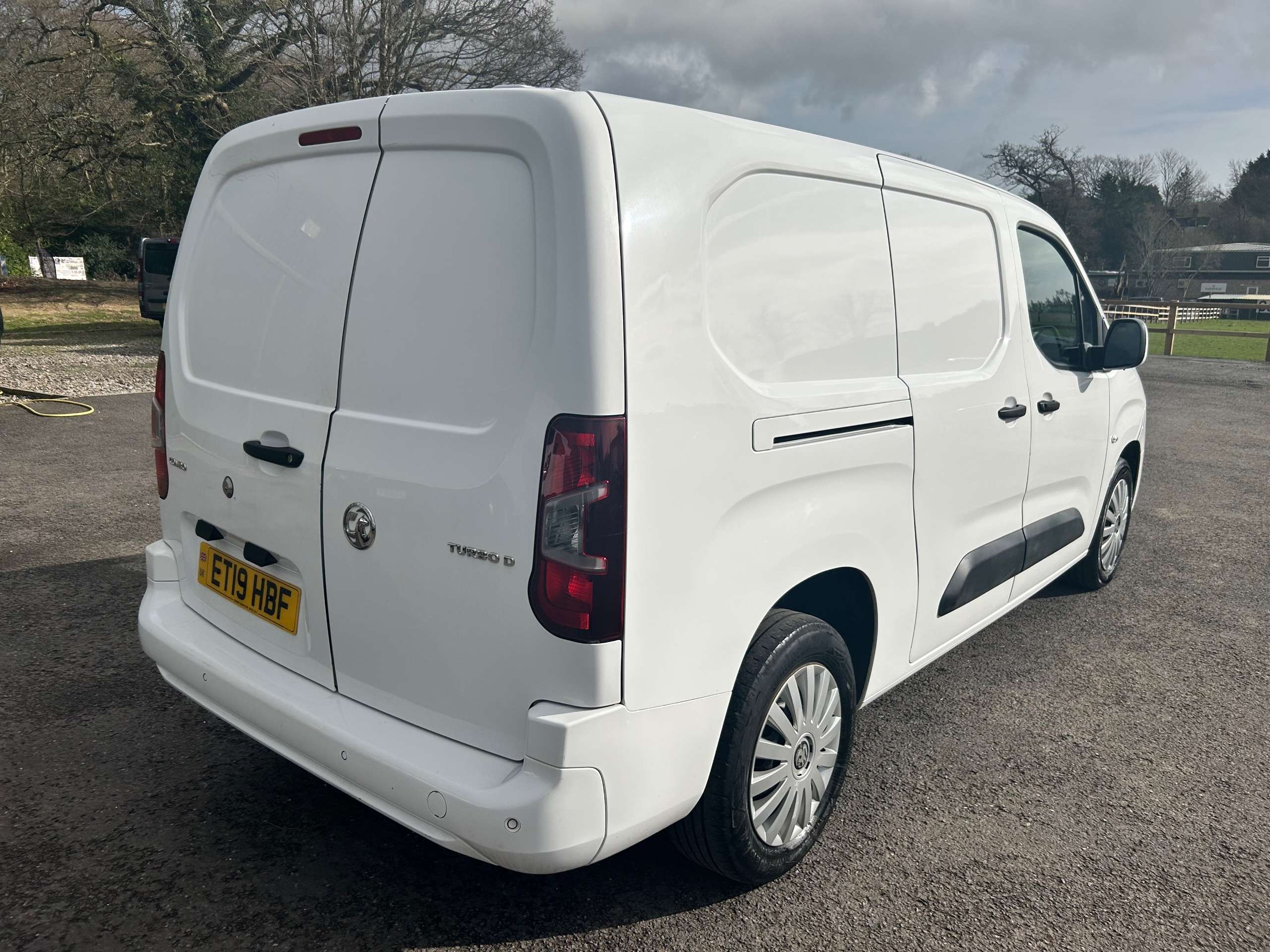 A 2019 VAUXHALL COMBO 1.5 Turbo D 2300 Sportive Panel Van 4dr Diesel Manual L2 H1 Euro 6 (s/s) (100 ps) A 2019 VAUXHALL COMBO 1.5 Turbo D 2300 Sportive Panel Van 4dr Diesel Manual L2 H1 Euro 6 (s/s) (100 ps)