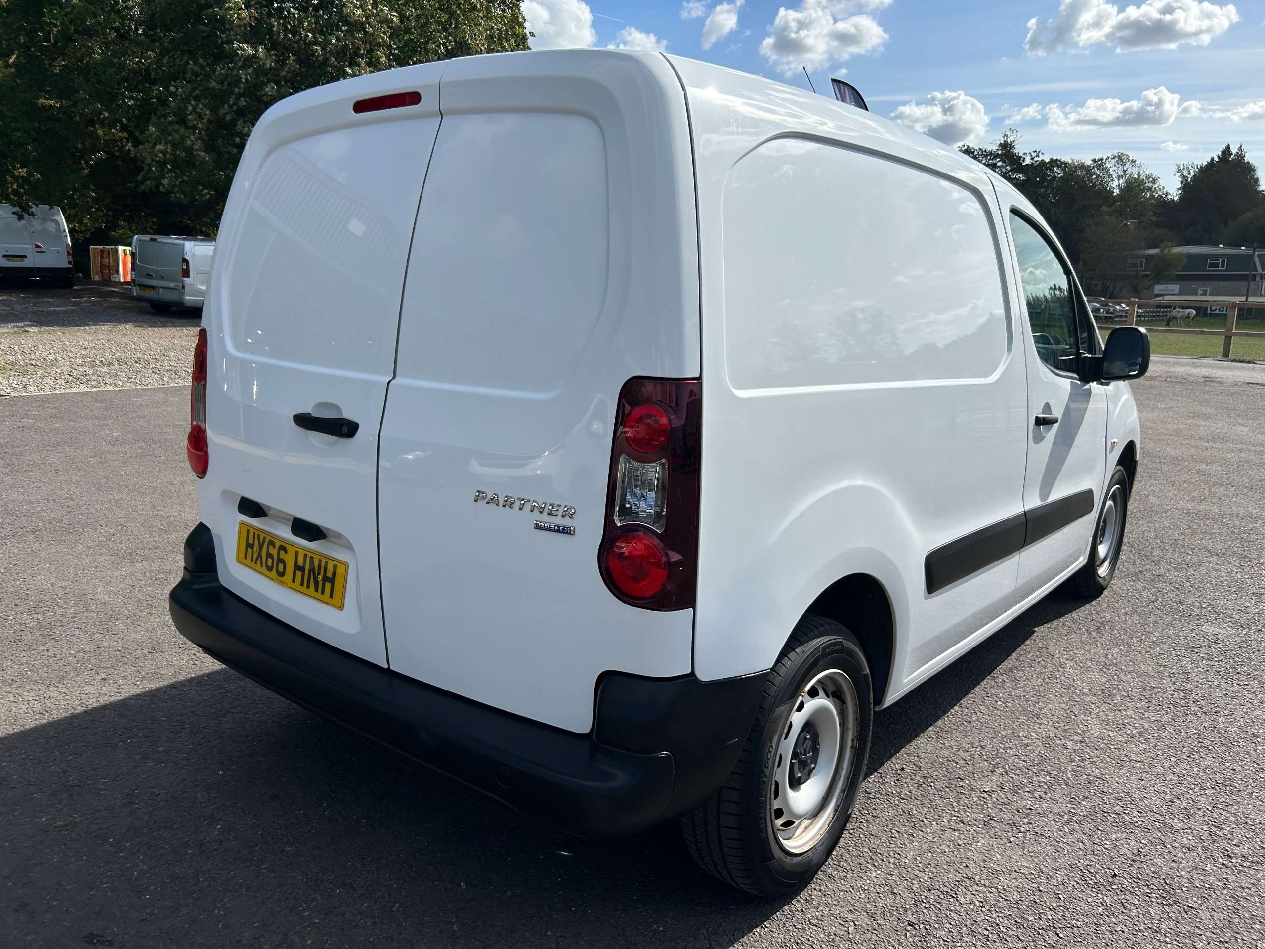 A 2016 PEUGEOT PARTNER A 2016 PEUGEOT PARTNER