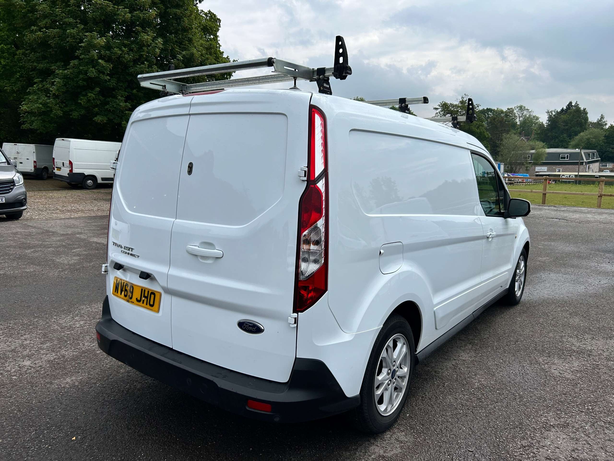 A 2019 FORD TRANSIT CONNECT 1.5 240 EcoBlue Limited Panel Van 5dr Diesel Manual L2 Euro 6 (s/s) (120 ps) A 2019 FORD TRANSIT CONNECT 1.5 240 EcoBlue Limited Panel Van 5dr Diesel Manual L2 Euro 6 (s/s) (120 ps)
