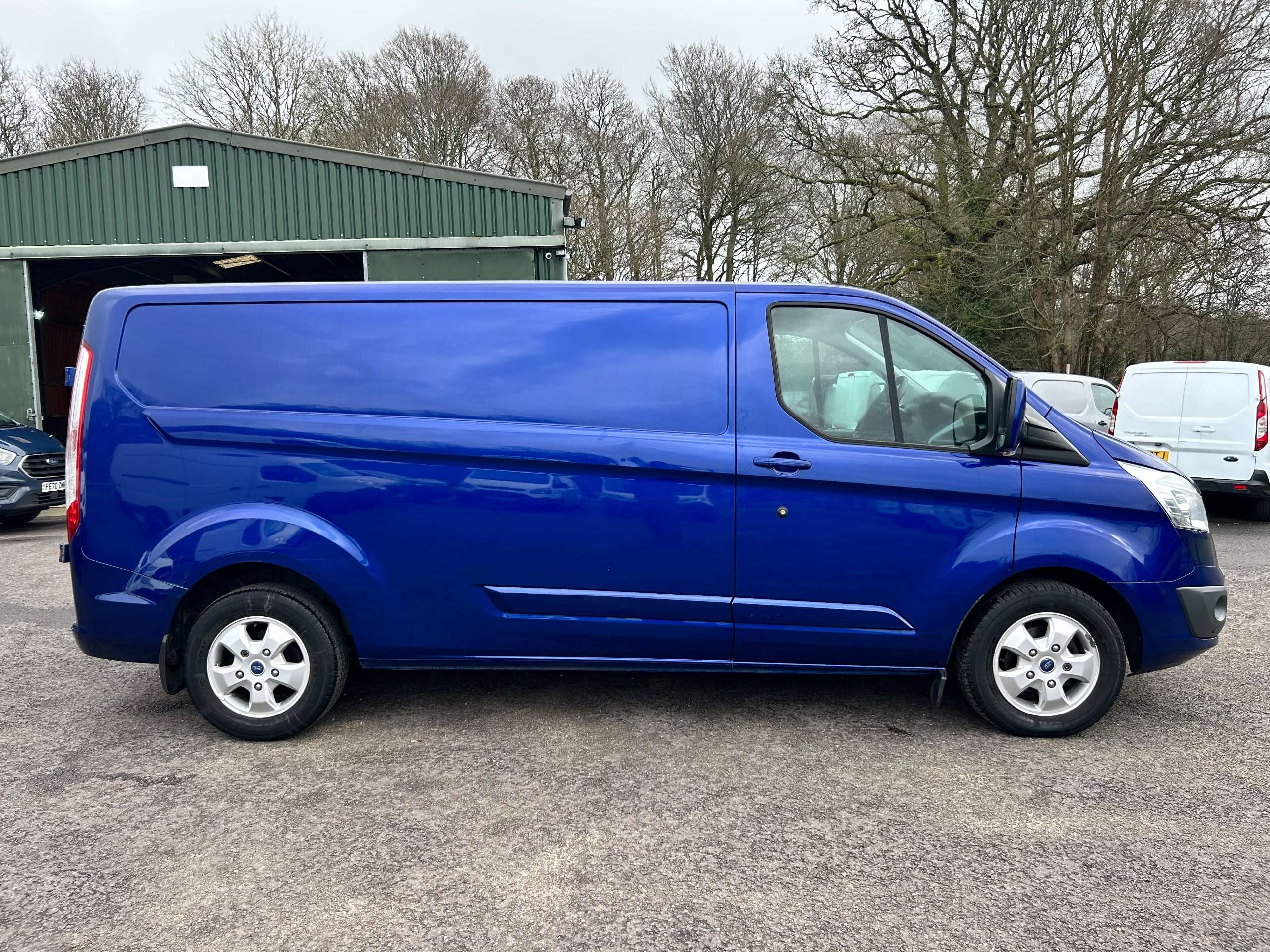 A 2015 FORD TRANSIT CUSTOM 2.2 TDCi 290 Limited Panel Van 5dr Diesel Manual L2 H1 (186 g/km, 123 bhp) A 2015 FORD TRANSIT CUSTOM 2.2 TDCi 290 Limited Panel Van 5dr Diesel Manual L2 H1 (186 g/km, 123 bhp)