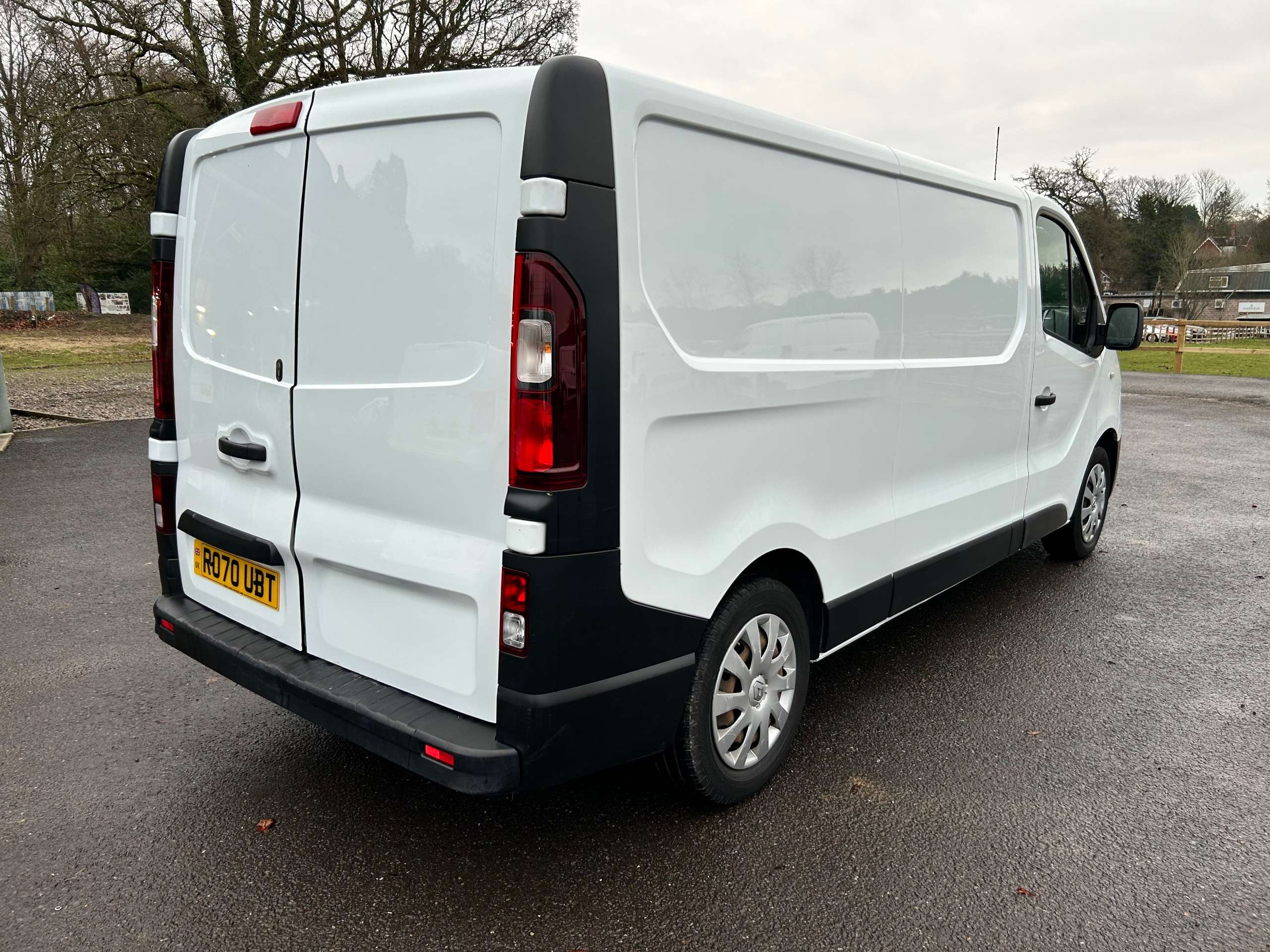 A 2021 RENAULT TRAFIC 2.0 dCi ENERGY 30 Business Panel Van 5dr Diesel Manual LWB Standard Roof Euro 6 (s/s) (120 ps) A 2021 RENAULT TRAFIC 2.0 dCi ENERGY 30 Business Panel Van 5dr Diesel Manual LWB Standard Roof Euro 6 (s/s) (120 ps)