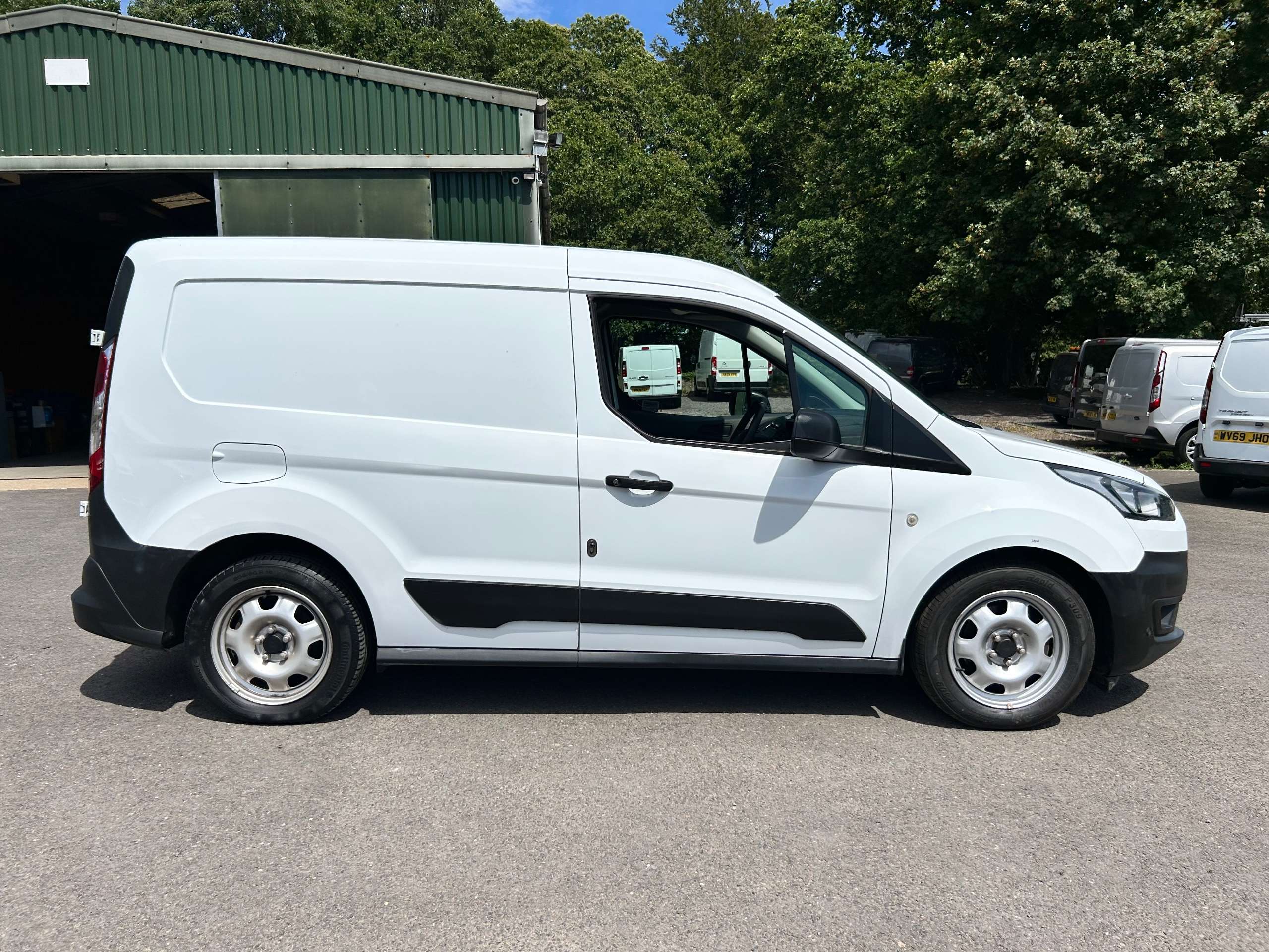A 2020 FORD TRANSIT CONNECT 1.5 220 EcoBlue Leader Panel Van 5dr Diesel Manual L1 Euro 6 (s/s) (75 ps) A 2020 FORD TRANSIT CONNECT 1.5 220 EcoBlue Leader Panel Van 5dr Diesel Manual L1 Euro 6 (s/s) (75 ps)