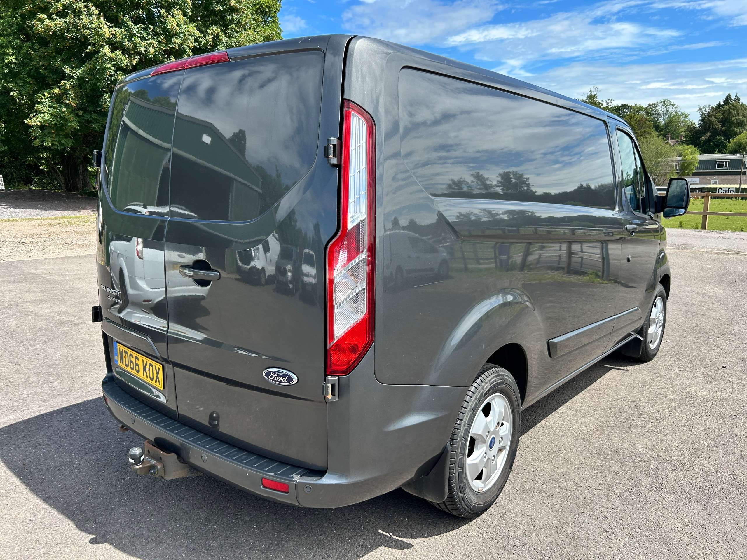 A 2017 FORD TRANSIT CUSTOM 2.2 TDCi 270 Limited Panel Van 5dr Diesel Manual L1 H1 (186 g/km, 123 bhp) A 2017 FORD TRANSIT CUSTOM 2.2 TDCi 270 Limited Panel Van 5dr Diesel Manual L1 H1 (186 g/km, 123 bhp)