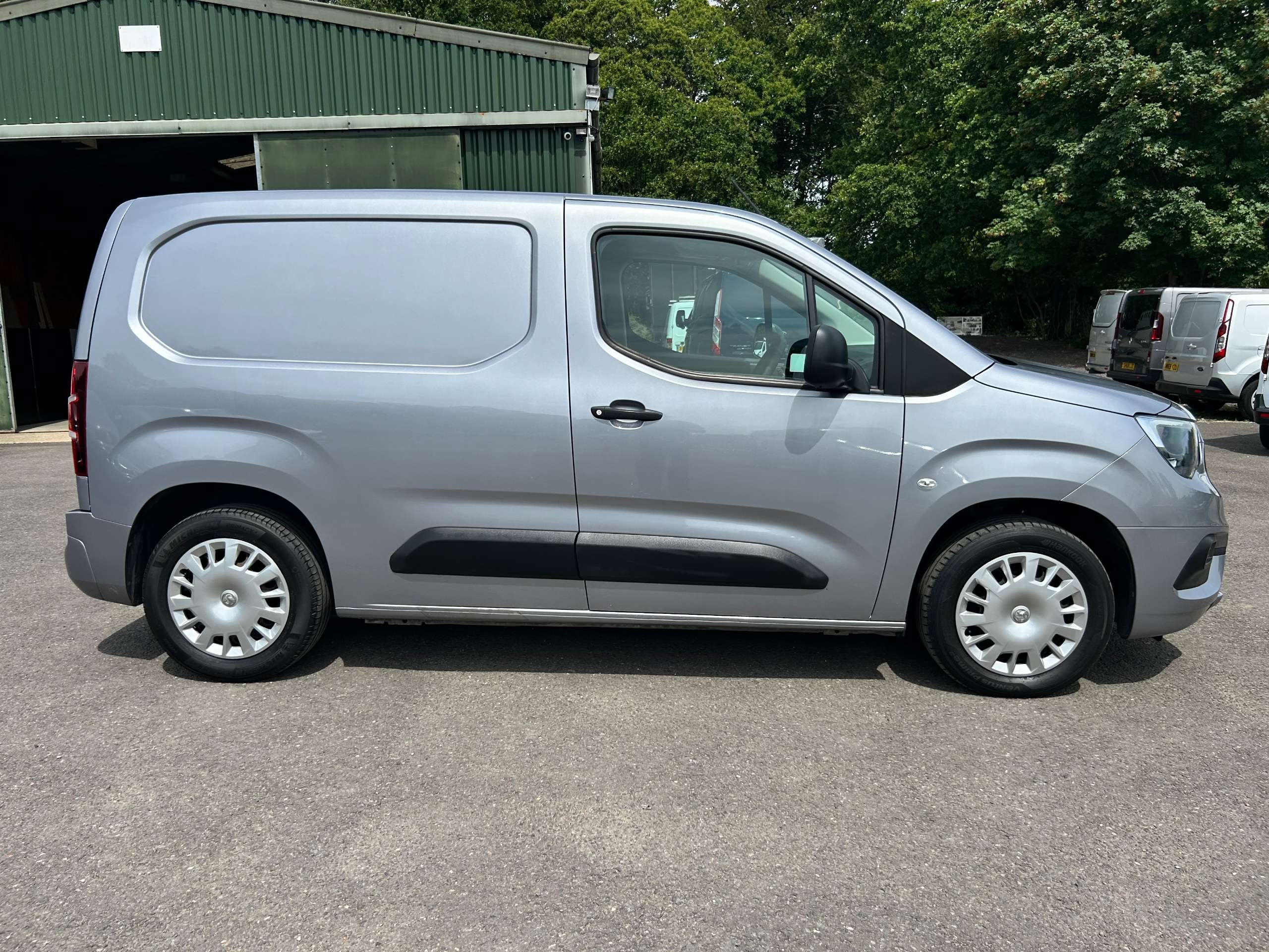 A 2019 VAUXHALL COMBO 1.6 Turbo D 2000 Sportive Panel Van 4dr Diesel Manual L1 H1 Euro 6 (s/s) (100 ps) A 2019 VAUXHALL COMBO 1.6 Turbo D 2000 Sportive Panel Van 4dr Diesel Manual L1 H1 Euro 6 (s/s) (100 ps)