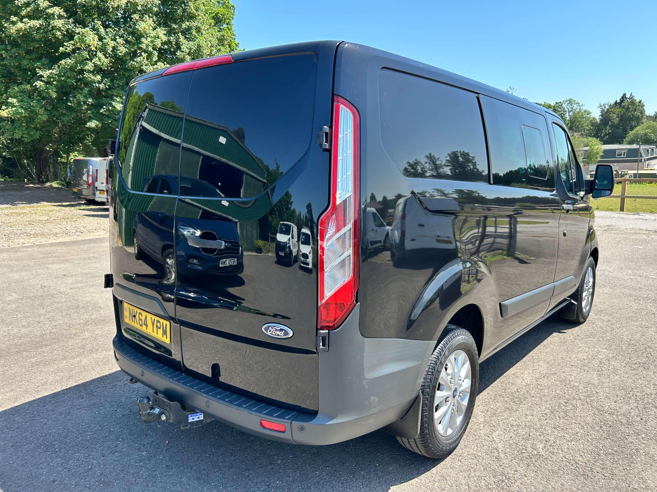A 2014 FORD TRANSIT CUSTOM 2.2 TDCi 270 Trend Combi Van 5dr Diesel Manual L1 H1 (191 g/km, 123 bhp) A 2014 FORD TRANSIT CUSTOM 2.2 TDCi 270 Trend Combi Van 5dr Diesel Manual L1 H1 (191 g/km, 123 bhp)