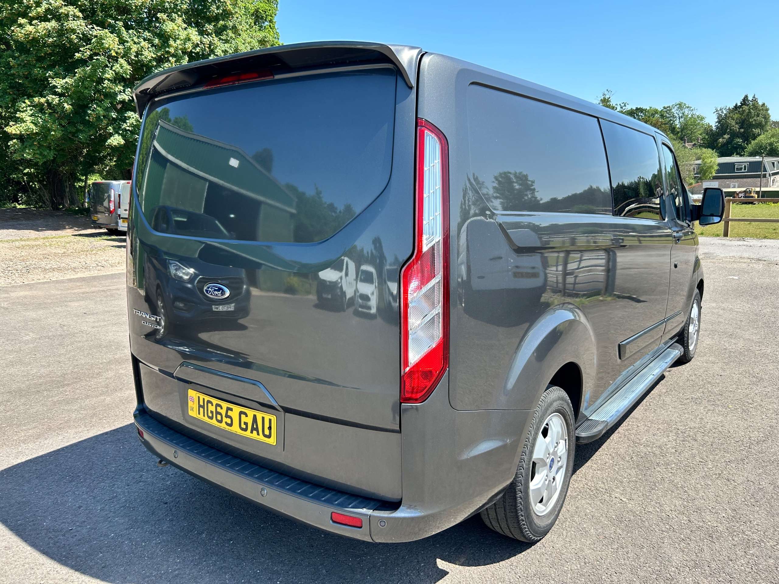 A 2016 FORD TRANSIT CUSTOM 2.2 TDCi 290 Limited Panel Van 5dr Diesel Manual L2 H1 (186 g/km, 153 bhp) CREWVAN A 2016 FORD TRANSIT CUSTOM 2.2 TDCi 290 Limited Panel Van 5dr Diesel Manual L2 H1 (186 g/km, 153 bhp) CREWVAN