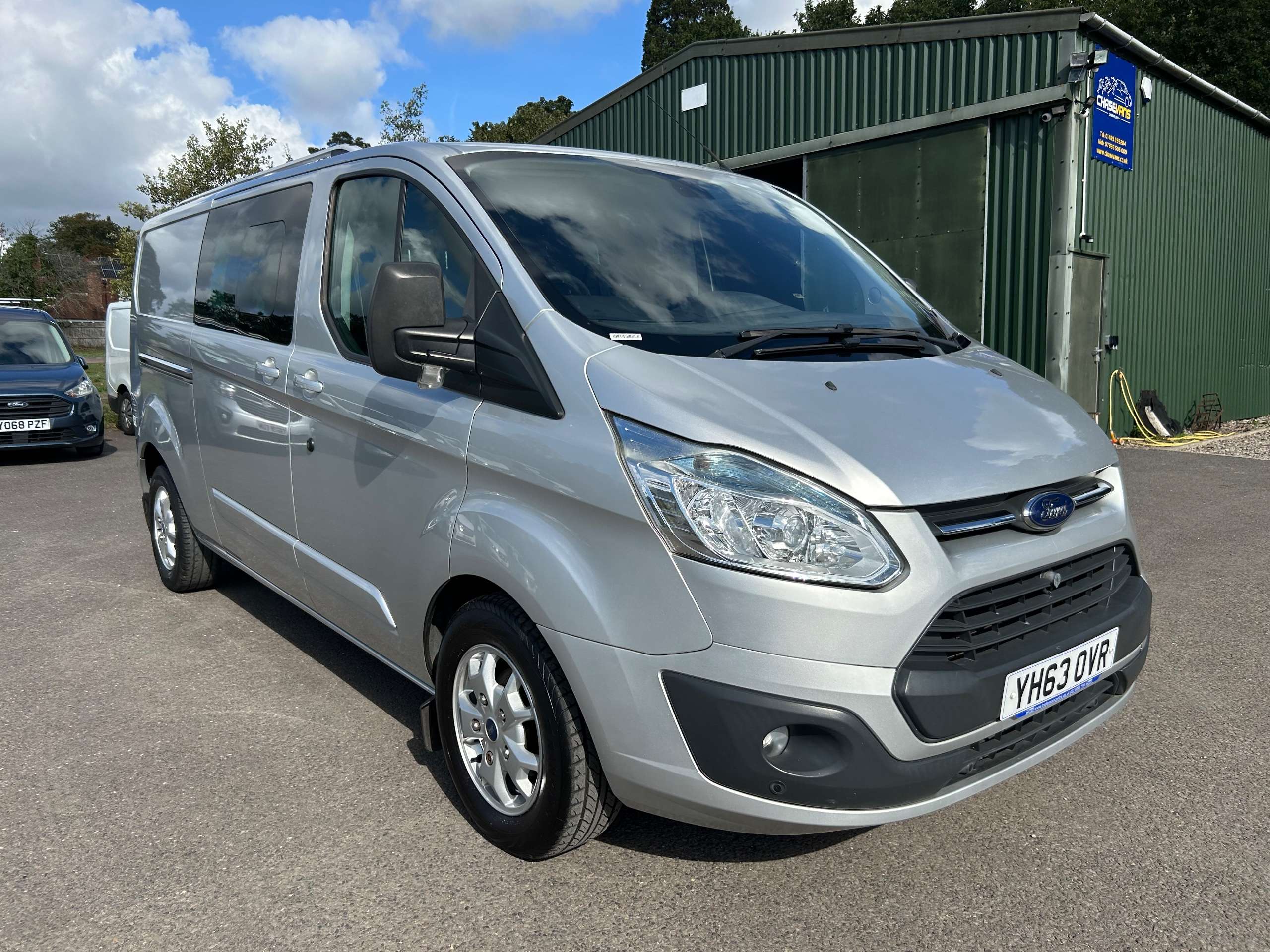 A 2013 FORD TRANSIT CUSTOM 2.2 TDCi 310 Limited Chassis Double Cab 6dr Diesel Manual L2 H1 (191 g/km, 153 bhp) A 2013 FORD TRANSIT CUSTOM 2.2 TDCi 310 Limited Chassis Double Cab 6dr Diesel Manual L2 H1 (191 g/km, 153 bhp)