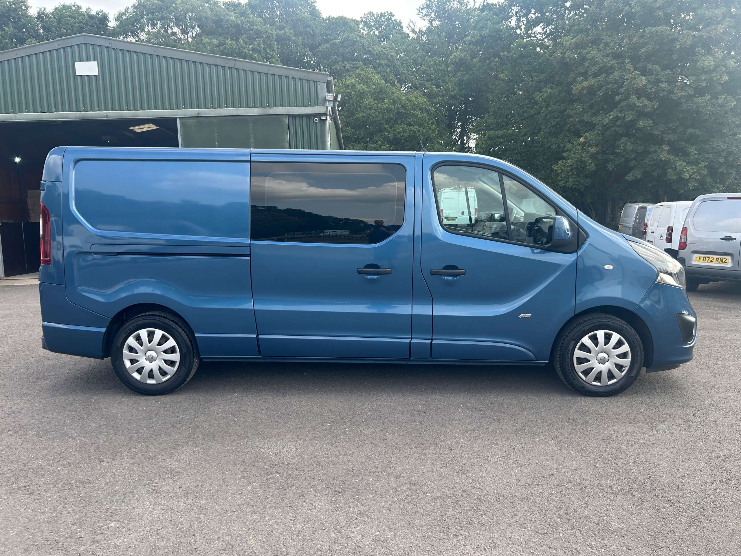 A 2017 VAUXHALL VIVARO 1.6 CDTi 2900 BiTurbo Sportive Crew Van Double Cab 5dr Diesel Manual L2 H1 Euro 6 (s/s) (6 Seat) (125 ps) A 2017 VAUXHALL VIVARO 1.6 CDTi 2900 BiTurbo Sportive Crew Van Double Cab 5dr Diesel Manual L2 H1 Euro 6 (s/s) (6 Seat) (125 ps)