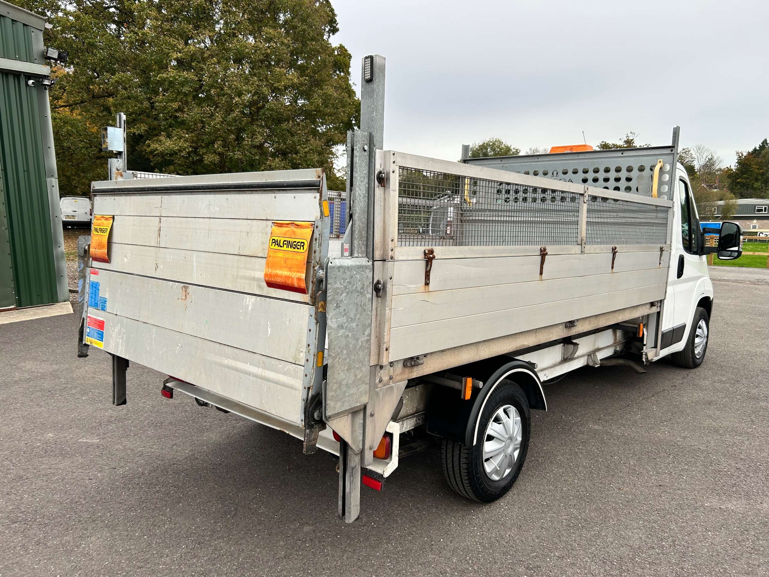 A 2017 CITROEN RELAY 2.0 BlueHDi 35 Chassis Cab 2dr Diesel Manual L3 Euro 6 (130 ps) Dropside tipper A 2017 CITROEN RELAY 2.0 BlueHDi 35 Chassis Cab 2dr Diesel Manual L3 Euro 6 (130 ps) Dropside tipper