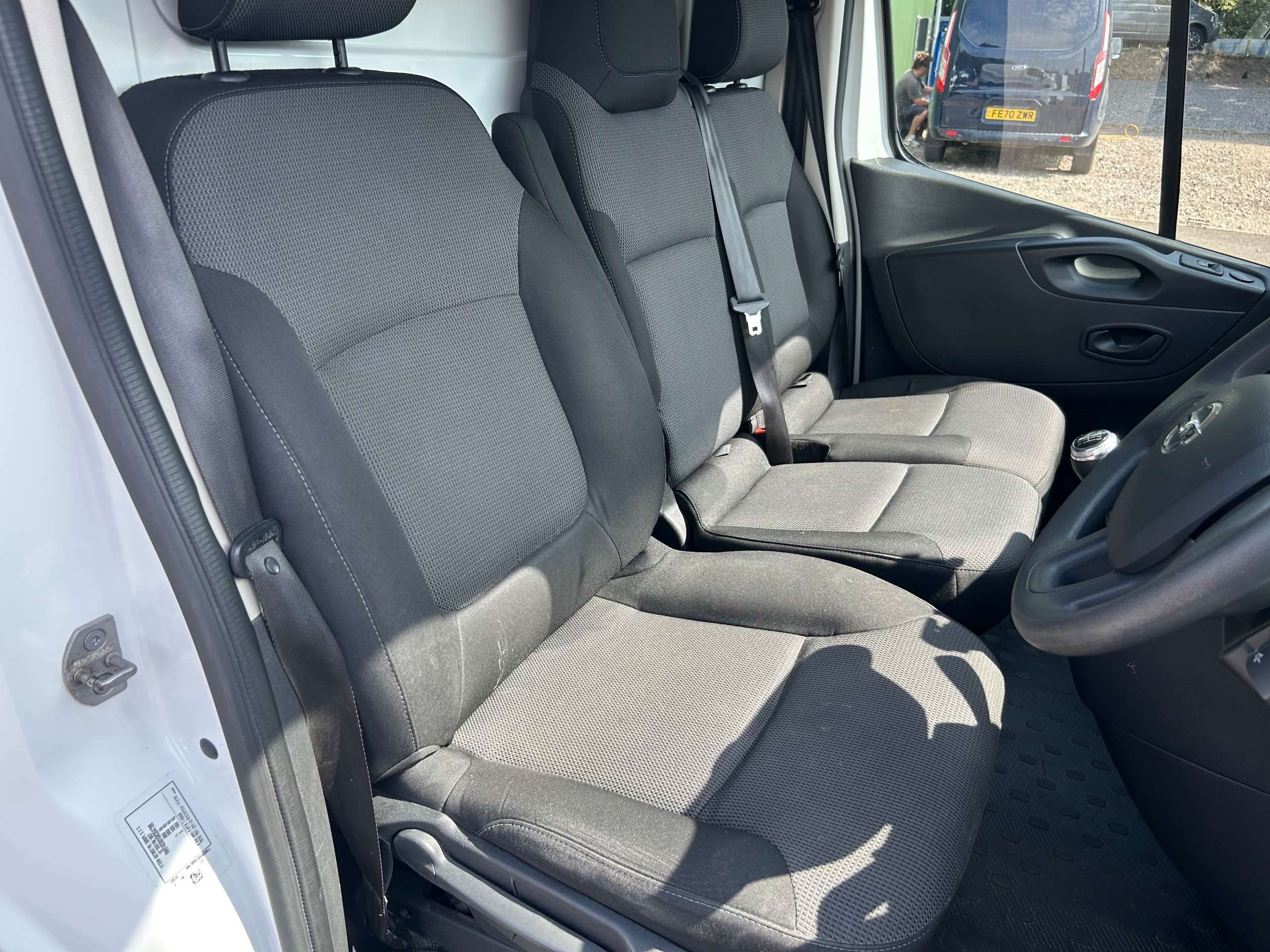 2021 NISSAN NV300 2021 NISSAN NV300