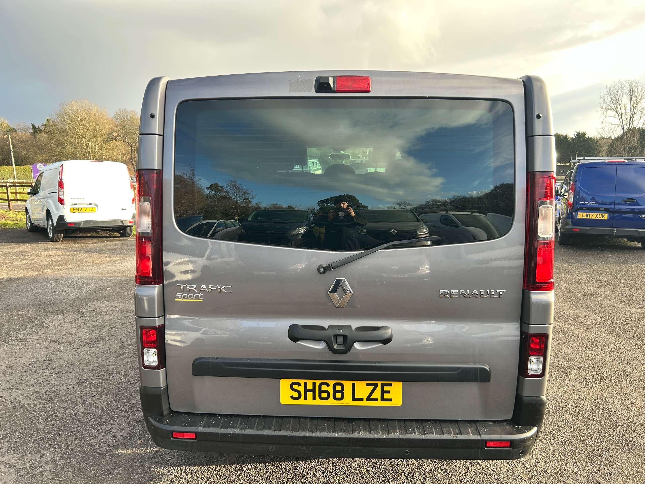 A 2018 RENAULT TRAFIC 1.6 dCi ENERGY 29 Sport Nav Crew Van Double Cab 6dr Diesel Manual LWB Euro 6 (s/s) (125 ps) A 2018 RENAULT TRAFIC 1.6 dCi ENERGY 29 Sport Nav Crew Van Double Cab 6dr Diesel Manual LWB Euro 6 (s/s) (125 ps)