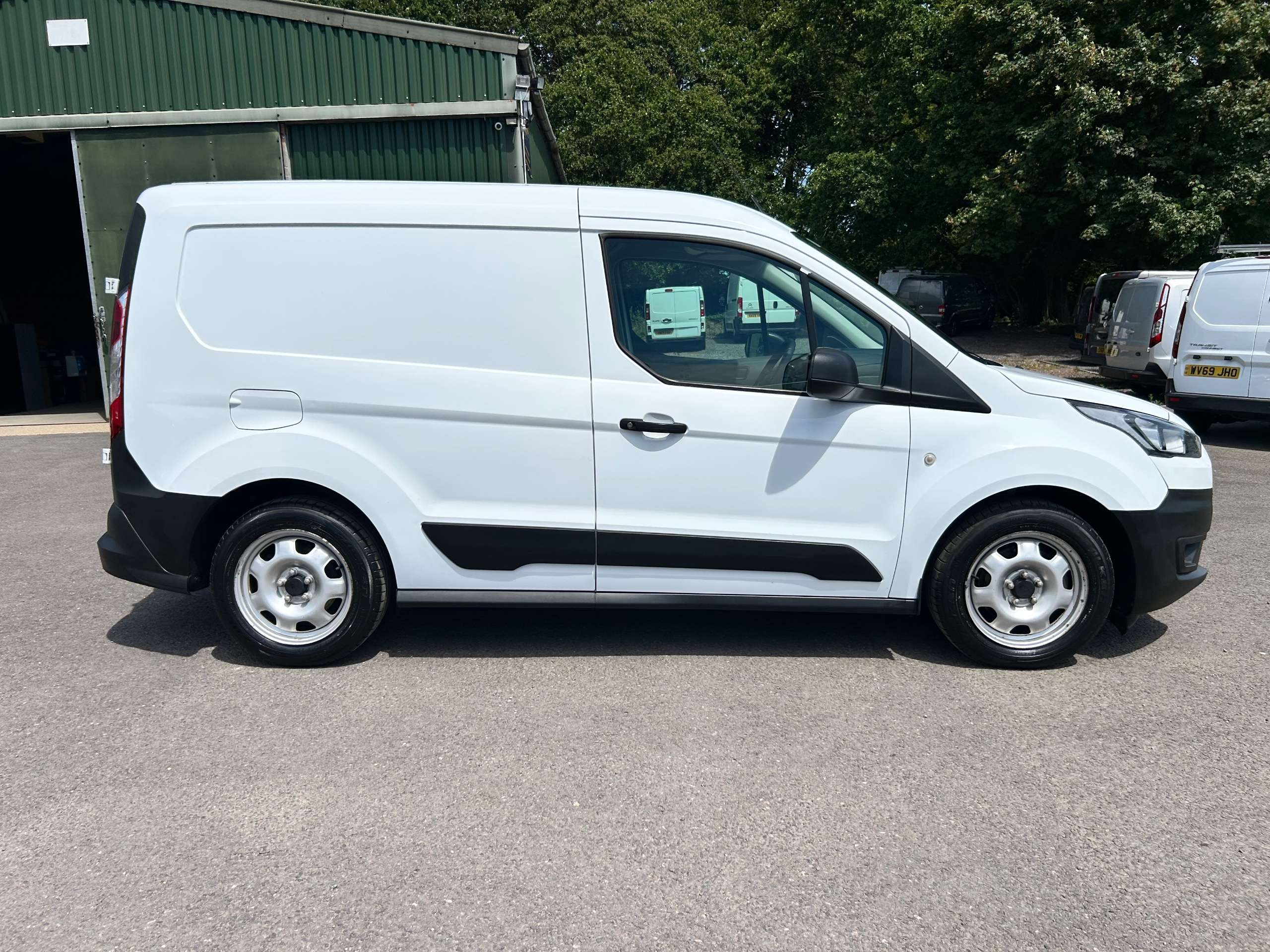 A 2020 FORD TRANSIT CONNECT 1.5 220 EcoBlue Leader Panel Van 5dr Diesel Manual L1 Euro 6 (s/s) (75 ps) A 2020 FORD TRANSIT CONNECT 1.5 220 EcoBlue Leader Panel Van 5dr Diesel Manual L1 Euro 6 (s/s) (75 ps)