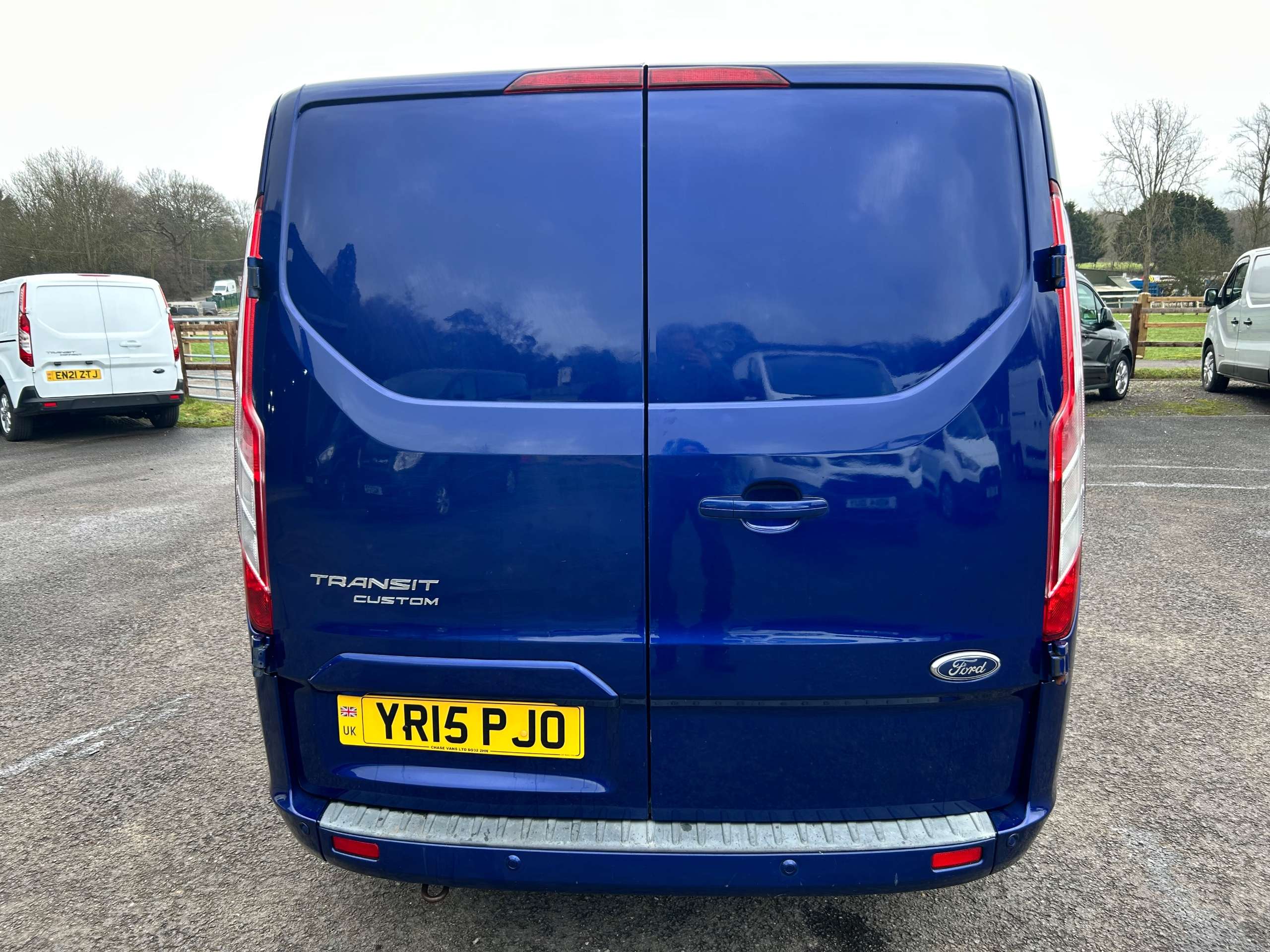 A 2015 FORD TRANSIT CUSTOM 2.2 TDCi 290 Limited Panel Van 5dr Diesel Manual L2 H1 (186 g/km, 123 bhp) A 2015 FORD TRANSIT CUSTOM 2.2 TDCi 290 Limited Panel Van 5dr Diesel Manual L2 H1 (186 g/km, 123 bhp)