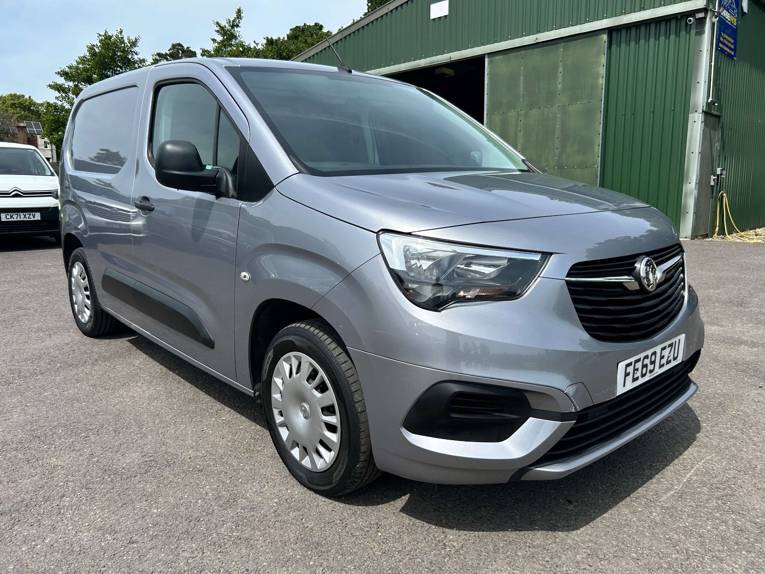A 2019 VAUXHALL COMBO 1.6 Turbo D 2000 Sportive Panel Van 4dr Diesel Manual L1 H1 Euro 6 (s/s) (100 ps) A 2019 VAUXHALL COMBO 1.6 Turbo D 2000 Sportive Panel Van 4dr Diesel Manual L1 H1 Euro 6 (s/s) (100 ps)
