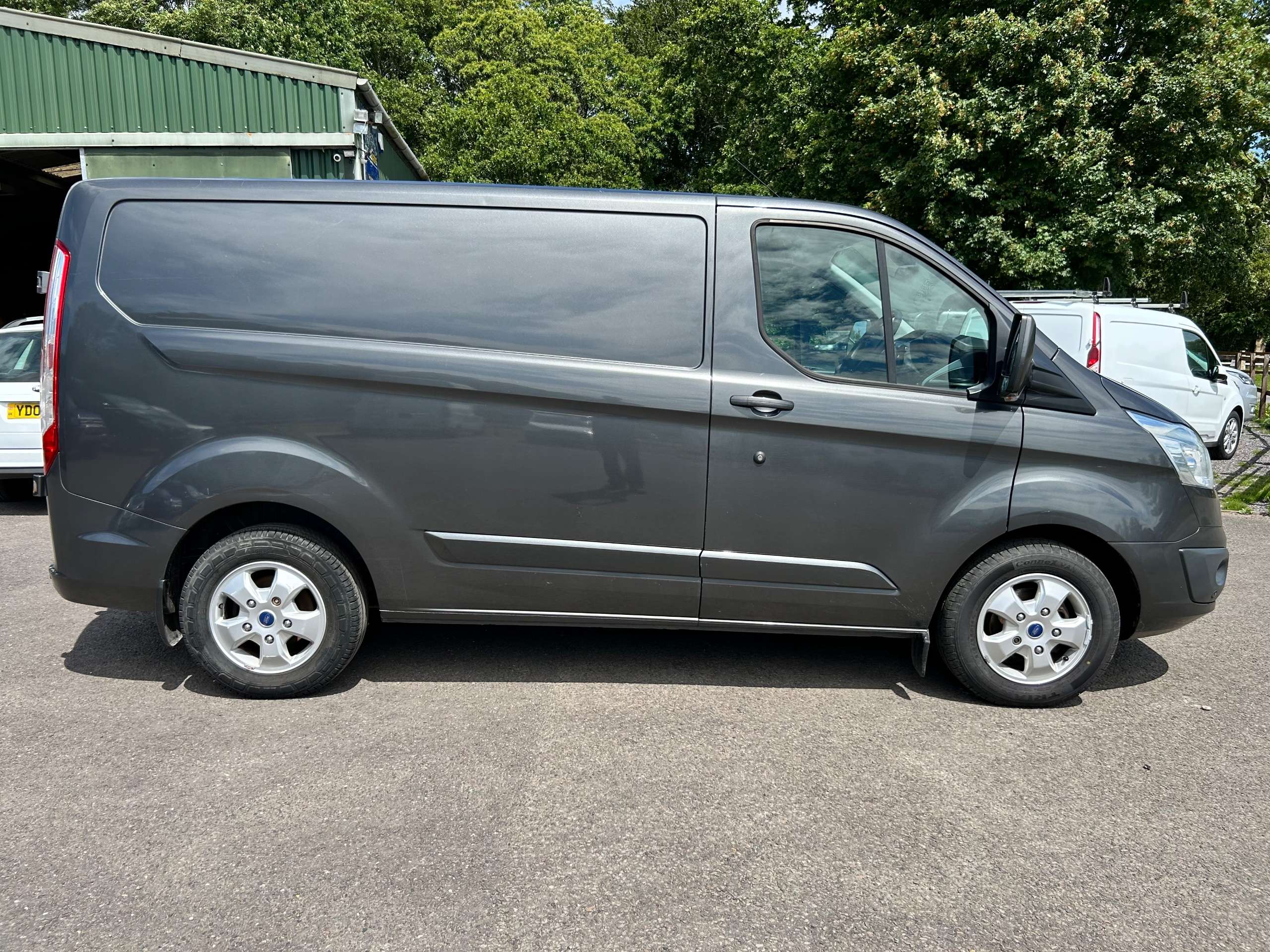 A 2017 FORD TRANSIT CUSTOM 2.2 TDCi 270 Limited Panel Van 5dr Diesel Manual L1 H1 (186 g/km, 123 bhp) A 2017 FORD TRANSIT CUSTOM 2.2 TDCi 270 Limited Panel Van 5dr Diesel Manual L1 H1 (186 g/km, 123 bhp)