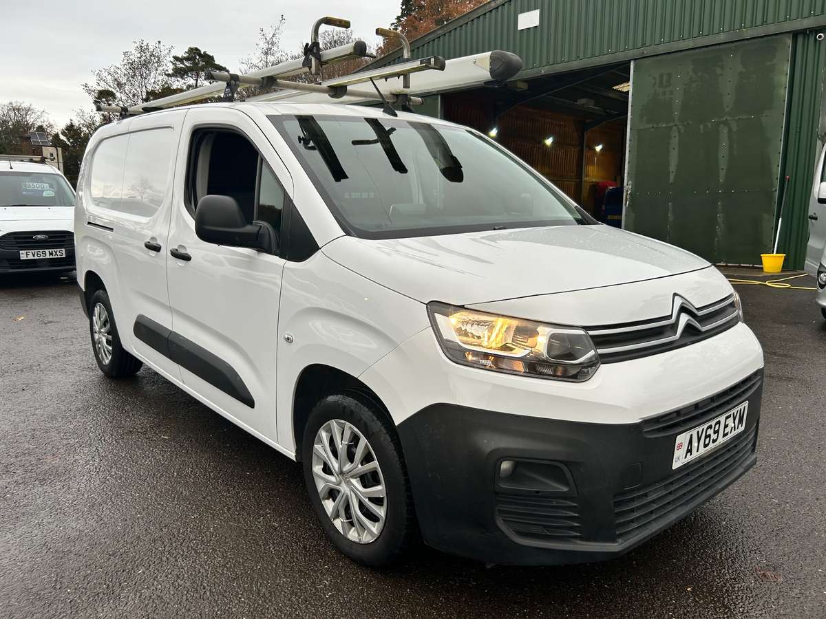 Check out this Citroen Berlingo 2020 Diesel Manual