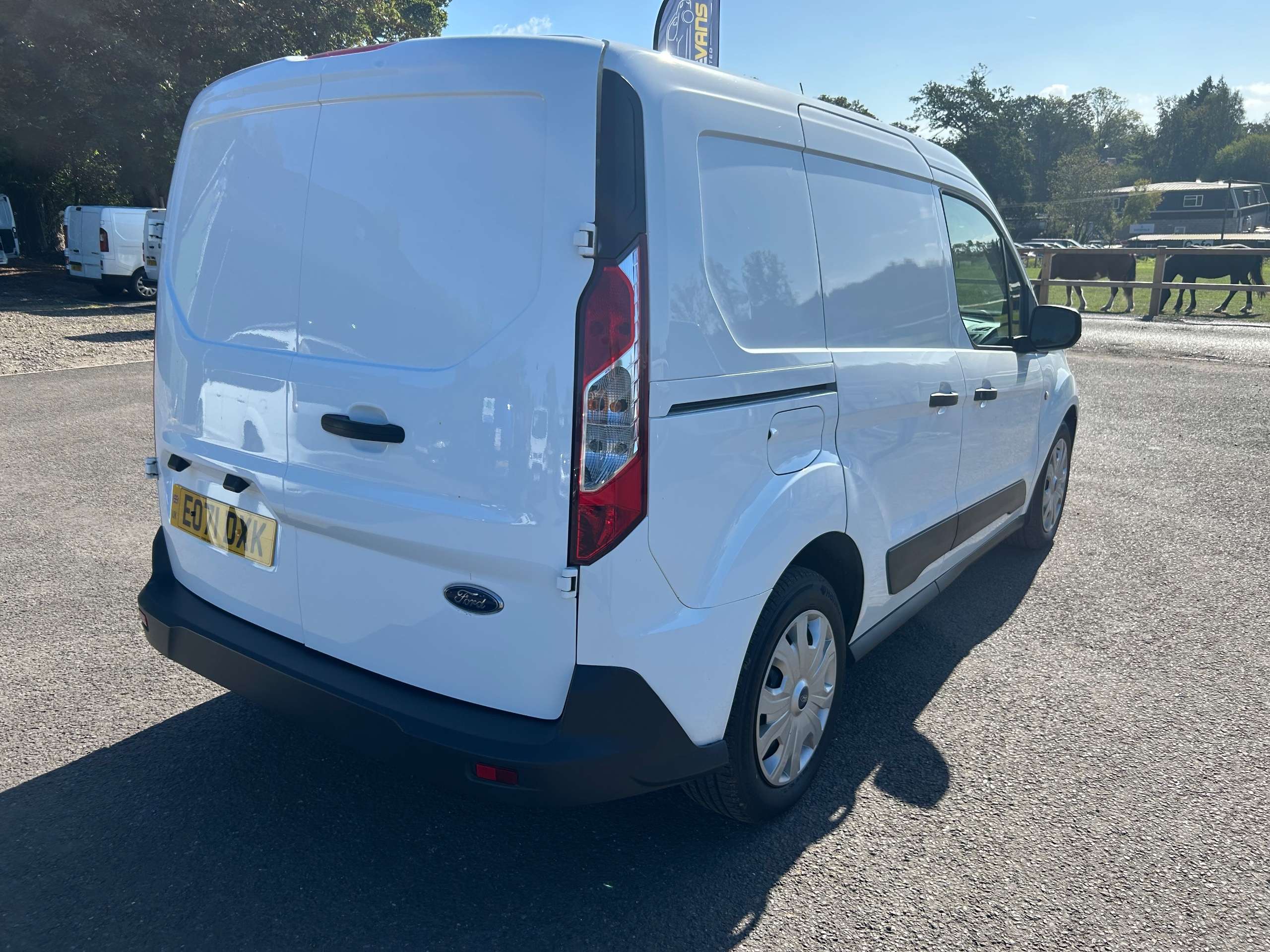 A 2021 FORD TRANSIT CONNECT 1.5 220 EcoBlue Trend Crew Van Double Cab 6dr Diesel Manual L1 Euro 6 (s/s) (100 ps) A 2021 FORD TRANSIT CONNECT 1.5 220 EcoBlue Trend Crew Van Double Cab 6dr Diesel Manual L1 Euro 6 (s/s) (100 ps)