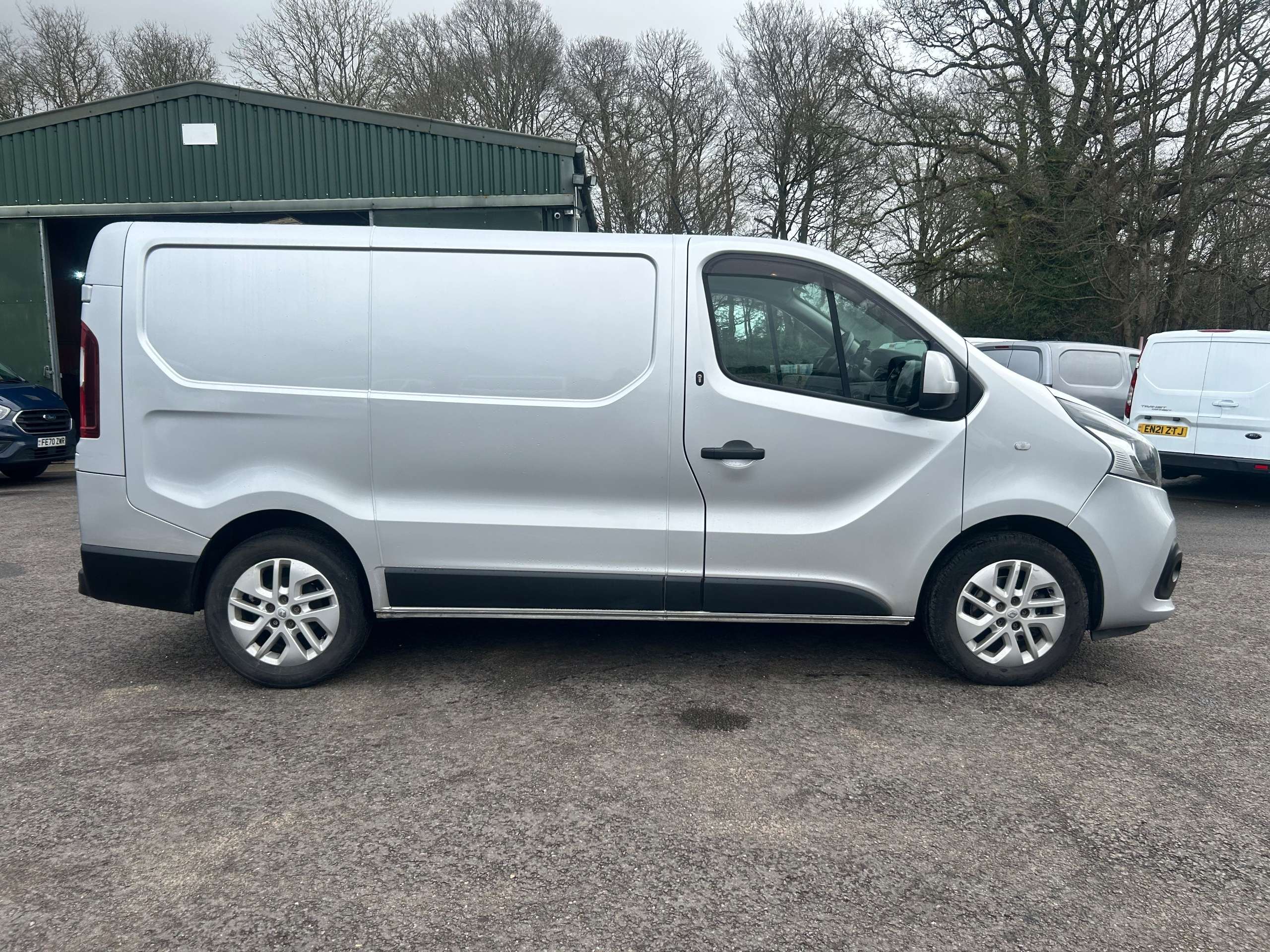 A 2017 RENAULT TRAFIC 1.6 dCi ENERGY 27 Sport Nav Panel Van 5dr Diesel Manual SWB Standard Roof Euro 6 (s/s) (145 ps) A 2017 RENAULT TRAFIC 1.6 dCi ENERGY 27 Sport Nav Panel Van 5dr Diesel Manual SWB Standard Roof Euro 6 (s/s) (145 ps)